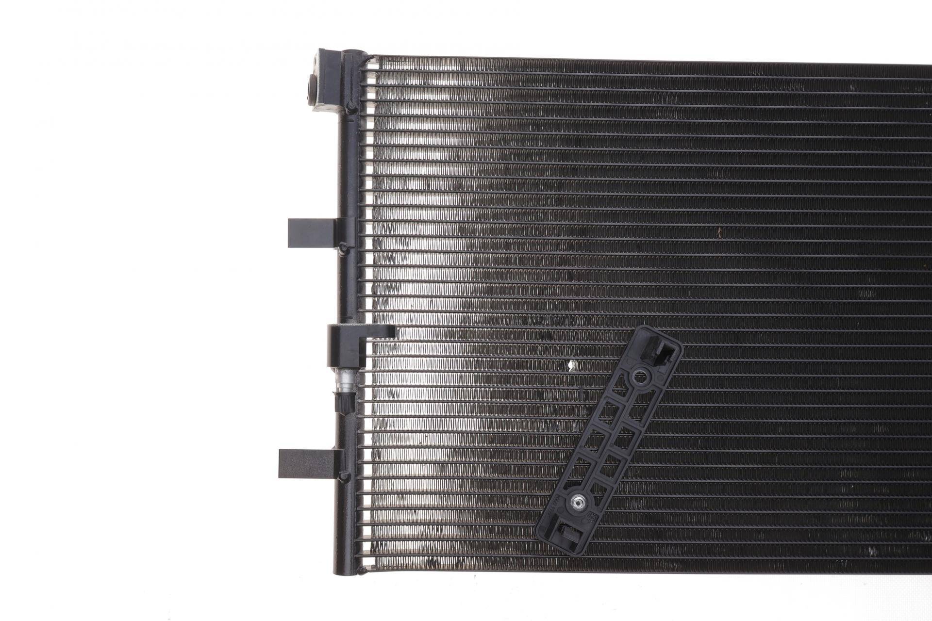 Радіатор кондиціонера Audi A4/Q5 1.8TFSI-3.0TDI 07-(незначна деформація)