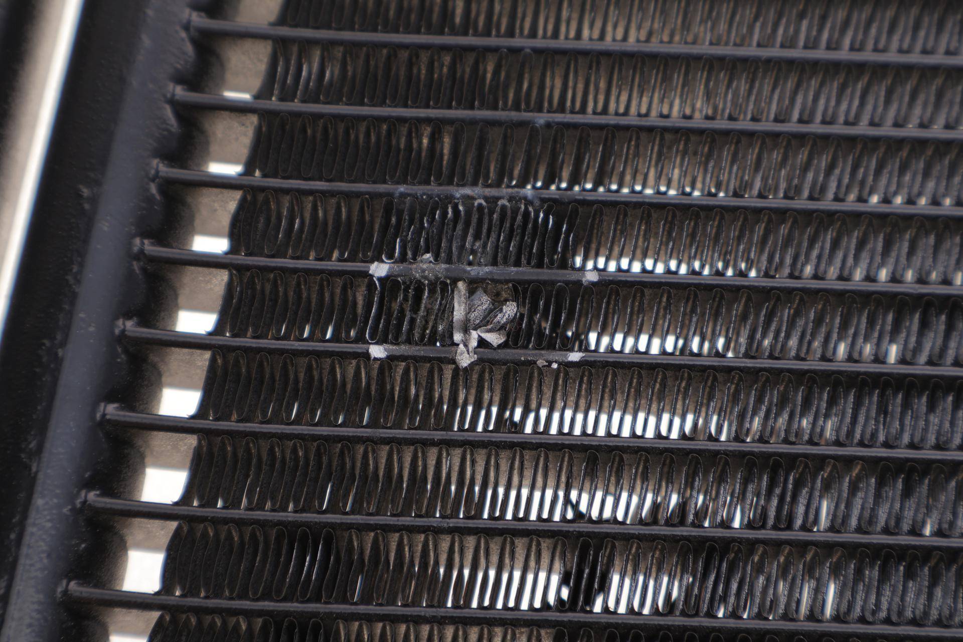 Радіатор кондиціонера Audi A4/Q5 1.8TFSI-3.0TDI 07-(незначна деформація)