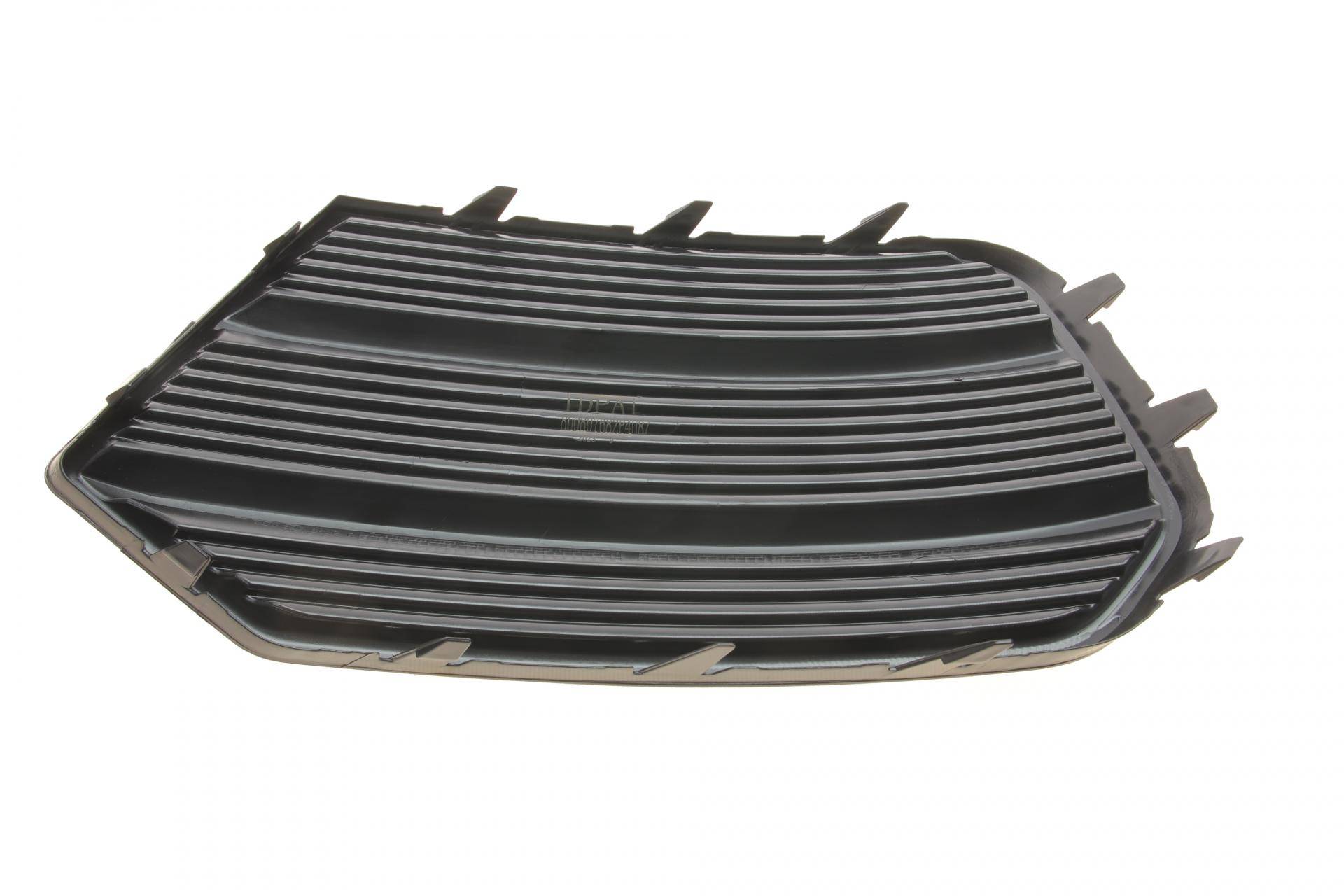 Вставка бампера (під протитуманку) Audi Q3 11-18 (R)