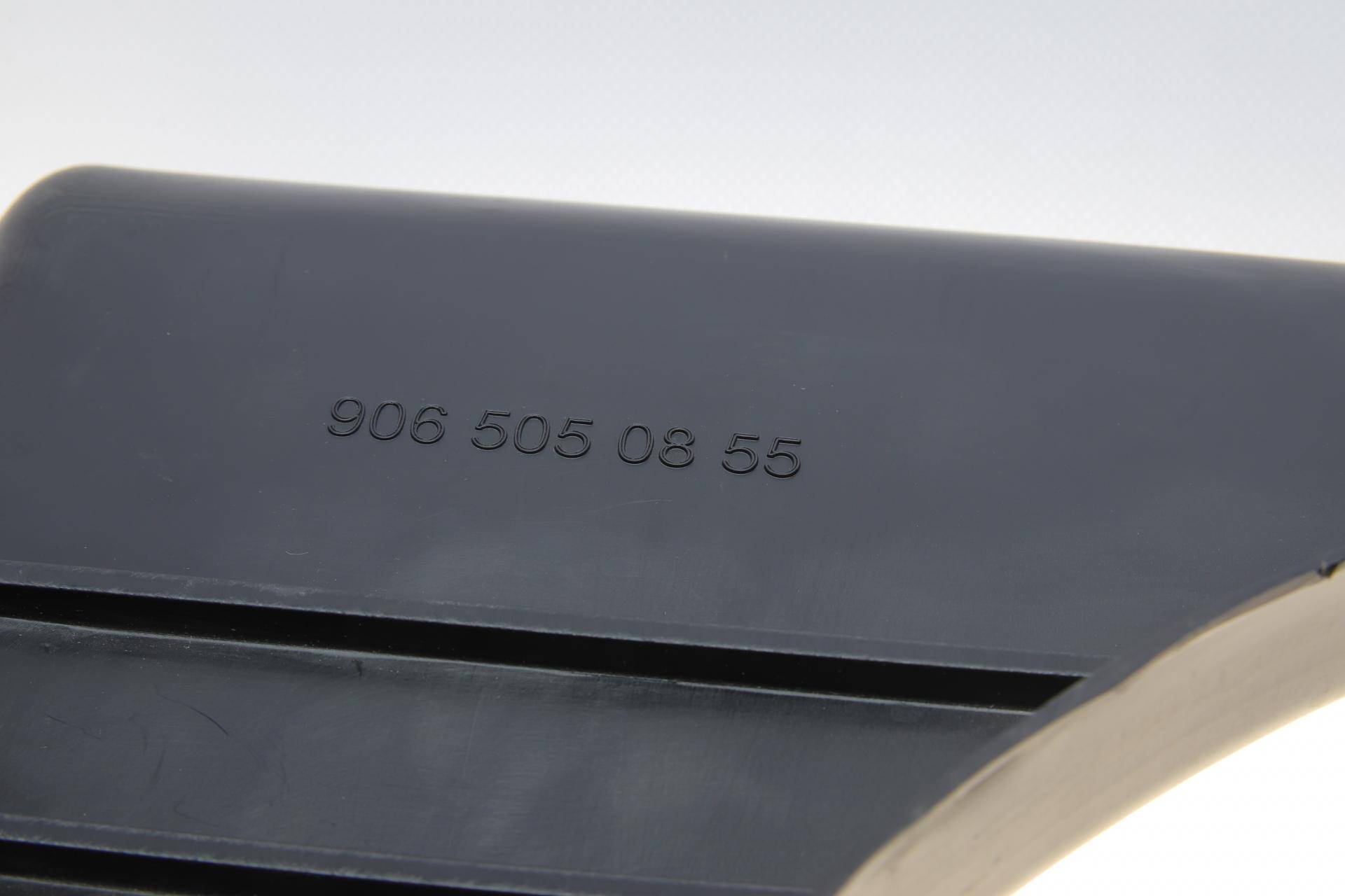 Дифузор радіатора MB Sprinter OM651 09- (9065050855)(пошкоджений фіксатор)