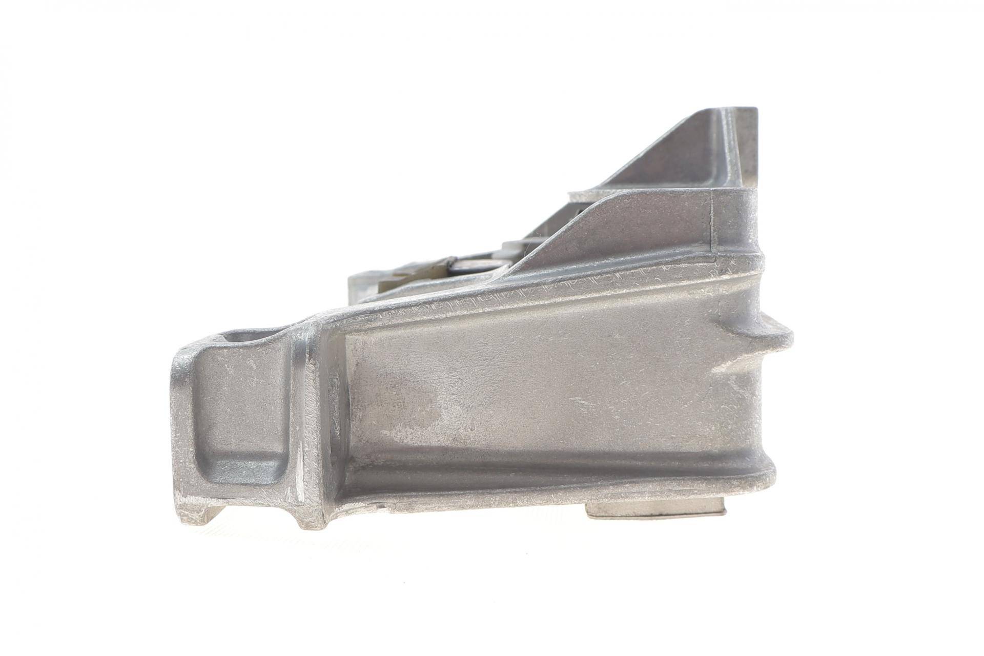 Подушка двигуна (R) MB A-class (W176) 12-18/B-class (W246/W242) 11-18