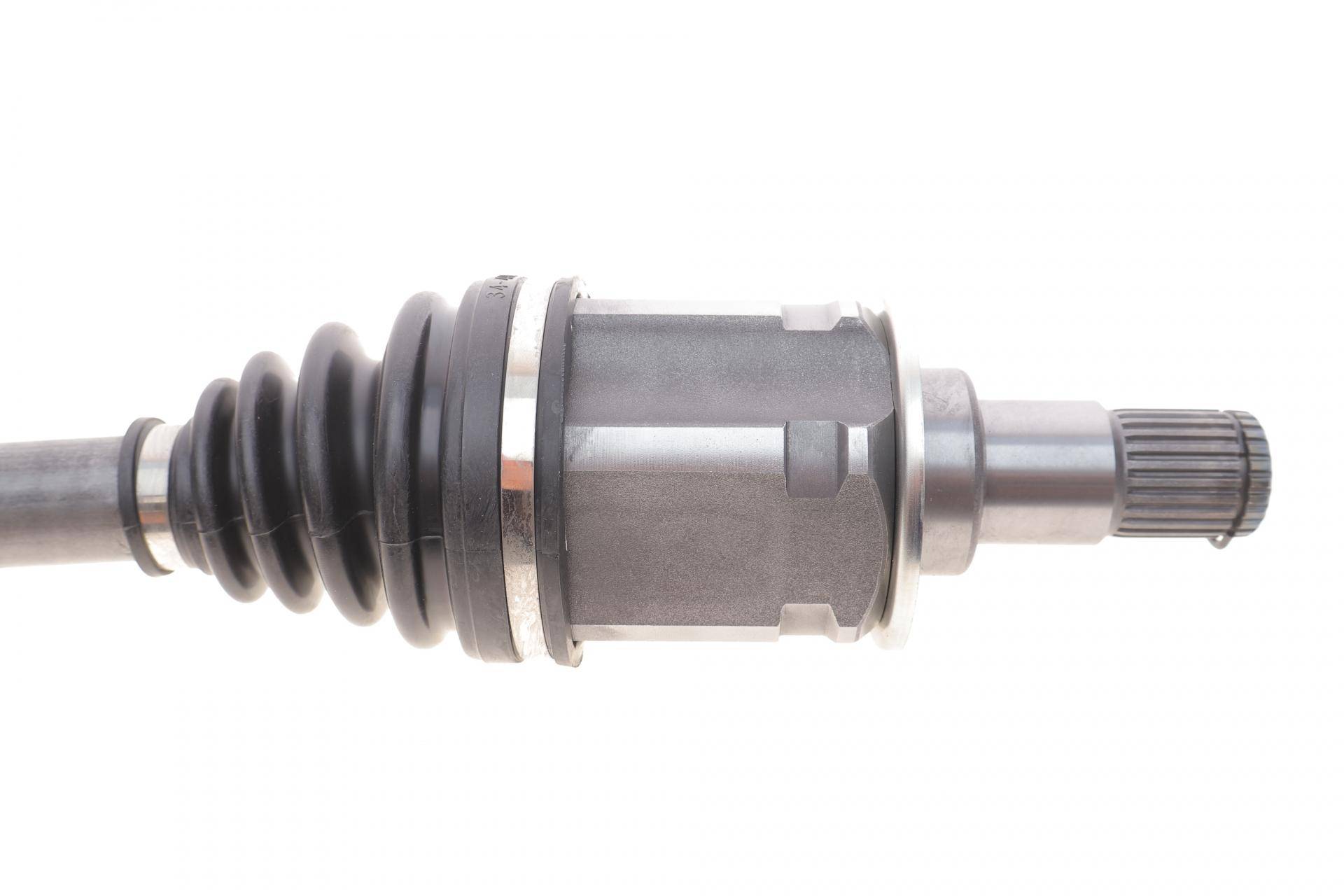 Піввісь (передня) Toyota Rav4 2.0/2.5 18- (L) (30x24x679)