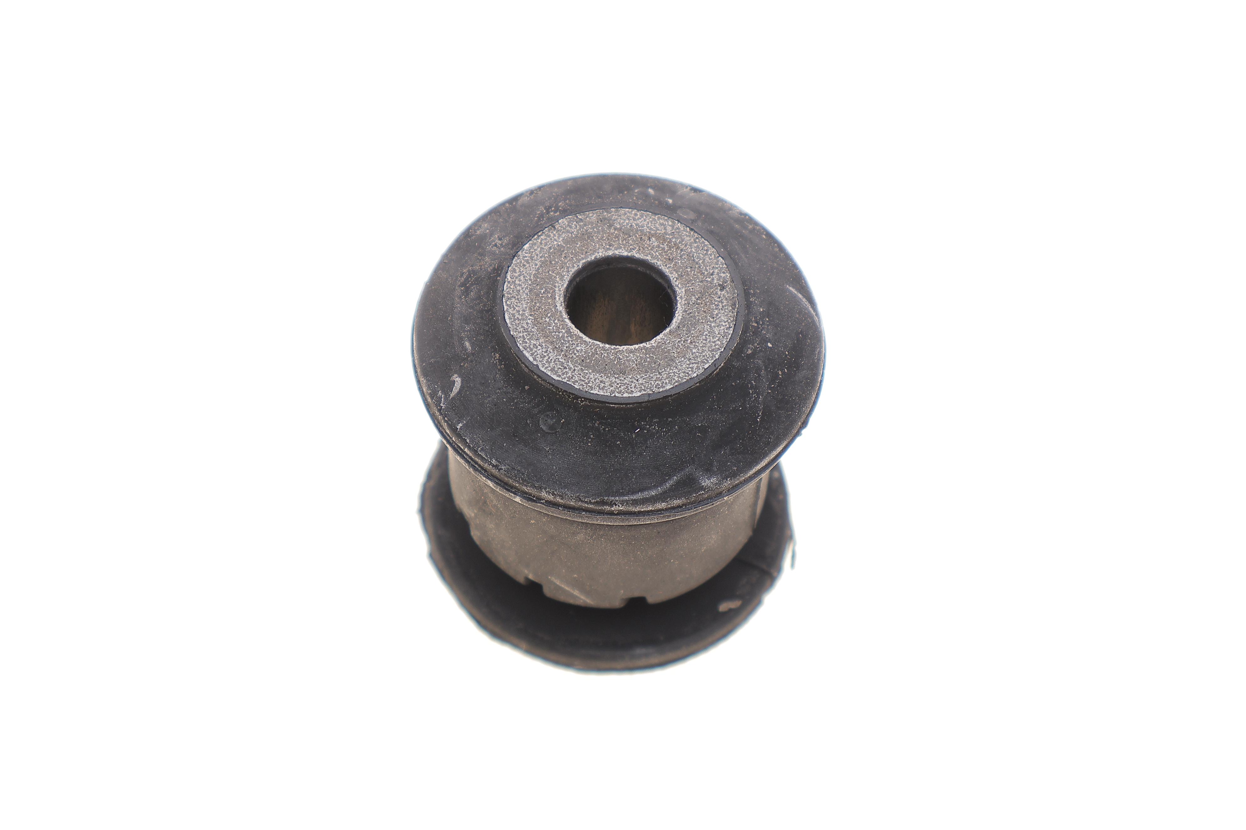 Сайлентблок важеля (переднього/знизу/спереду) VW Caddy/Audi/Seat/Skoda/ 03-