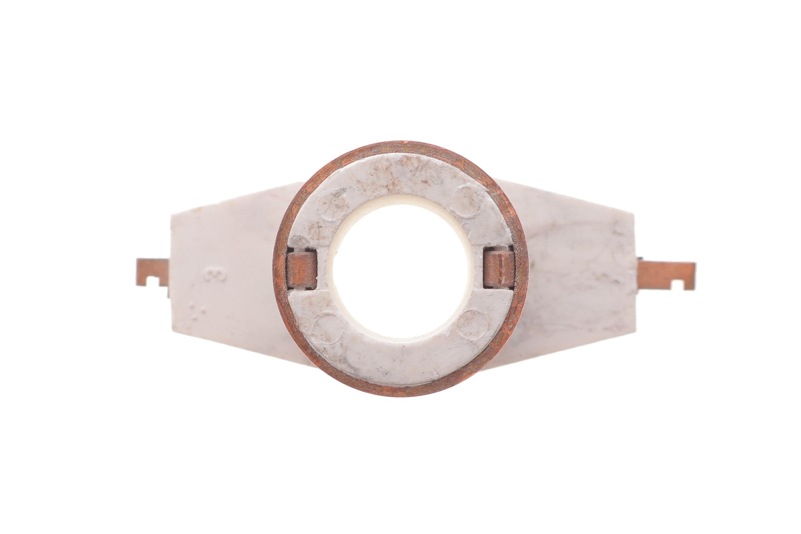 Колектор генератора Peugeot 205 1.0-1.4 83-90 (30.2x27.5x16.75) = 131816