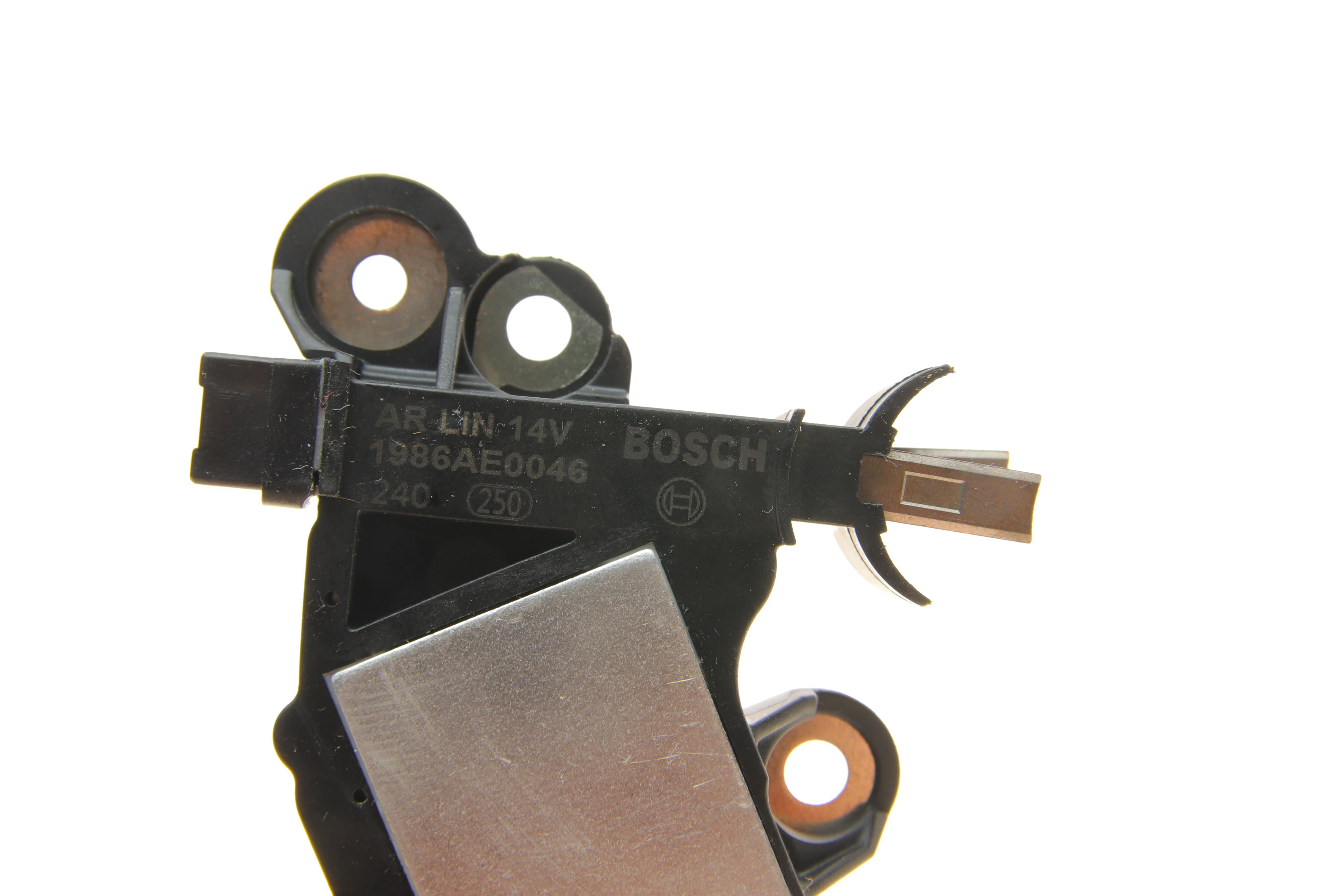 Реле генератора (14V) Volvo C30/C70/S40/S60/Ford Mondeo/Kuga 1.8-2.5 07-15