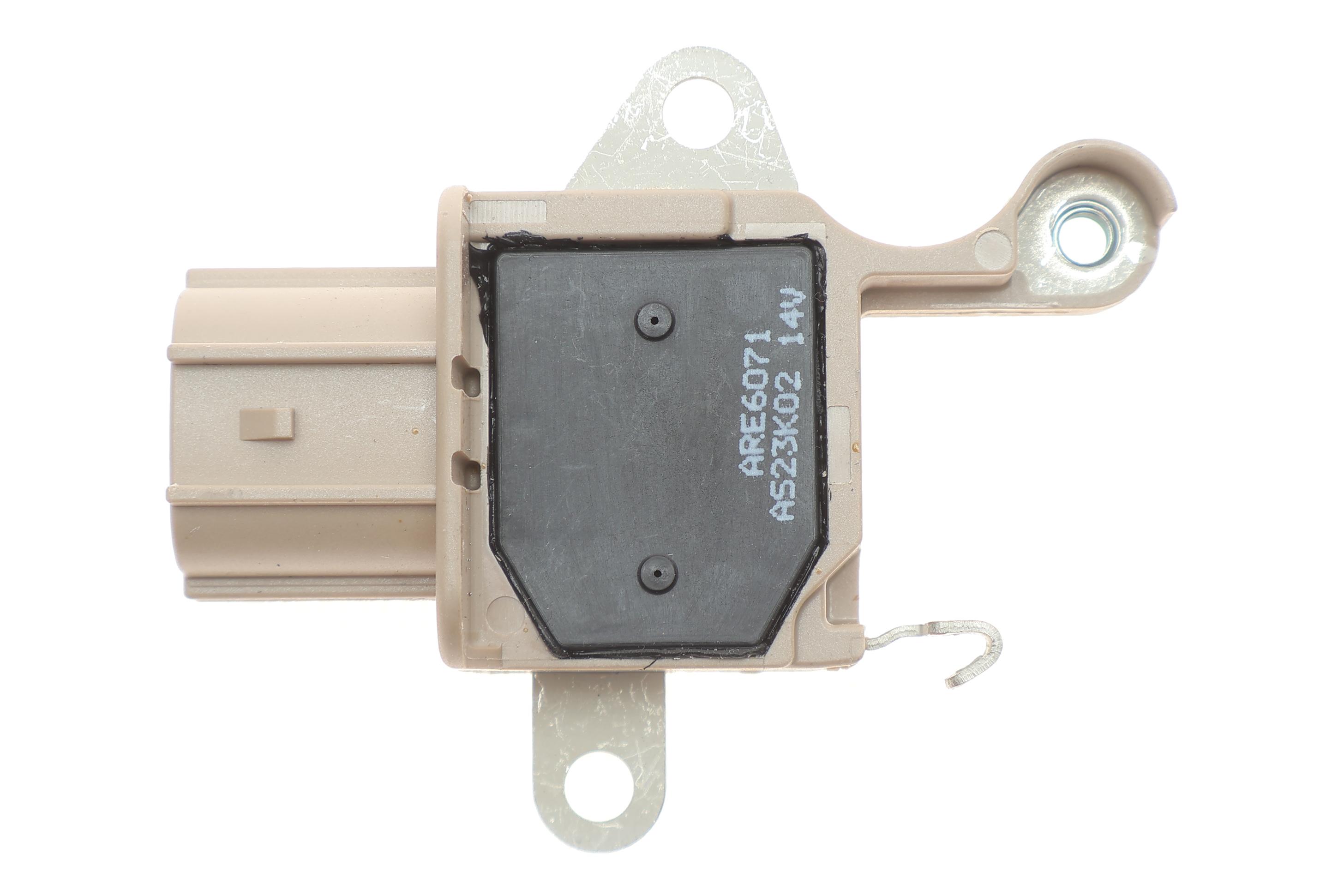 Реле генератора (12V) Toyota Yaris 1.33 VVT-i 08-11