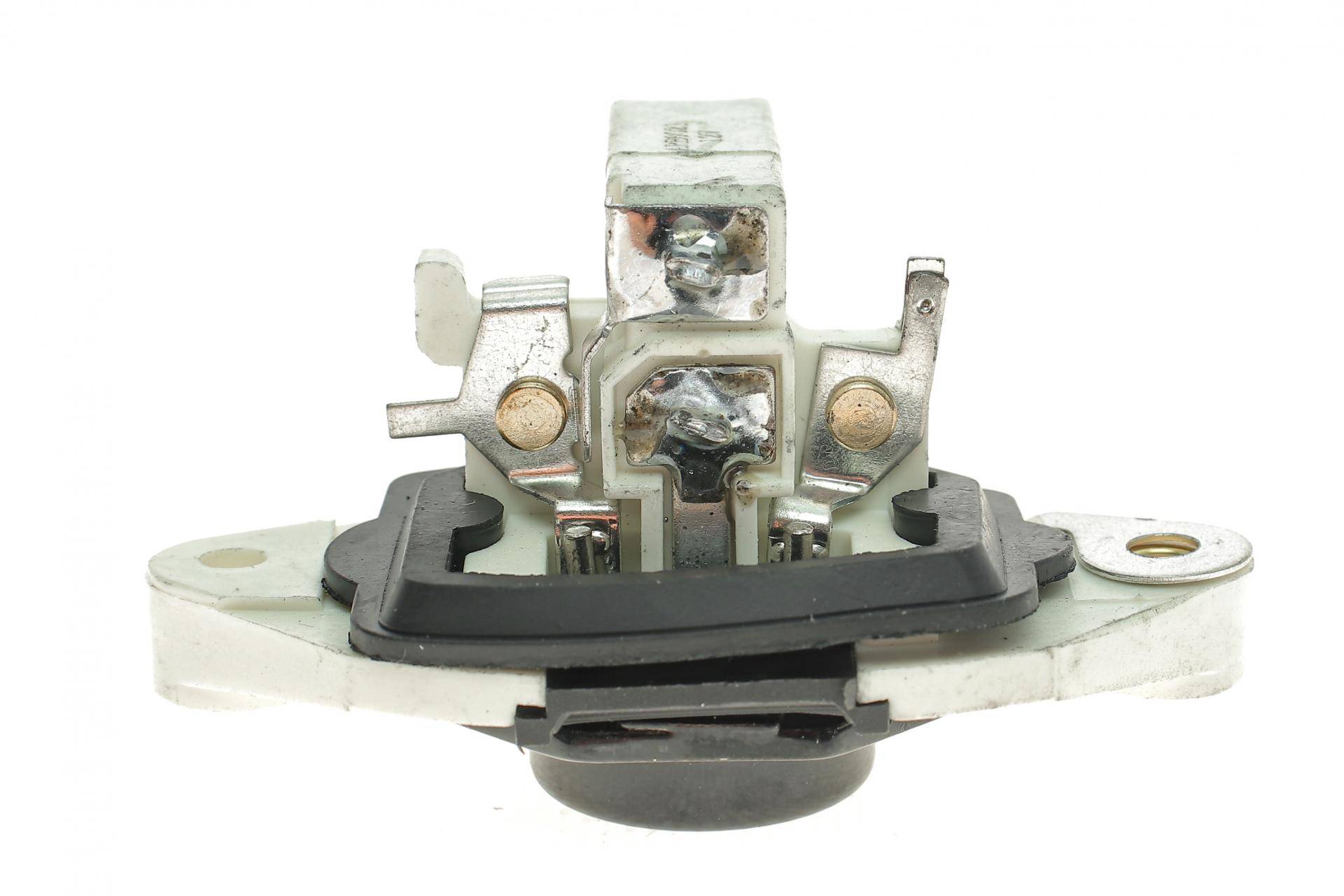 Реле генератора (12V) MB E-class (W124) (OM601/OM602/OM603) 93-95