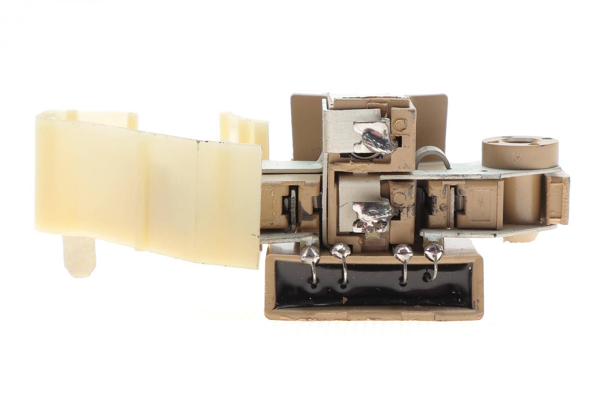 Реле генератора (12V) Mitsubishi Colt/Lancer 84-88