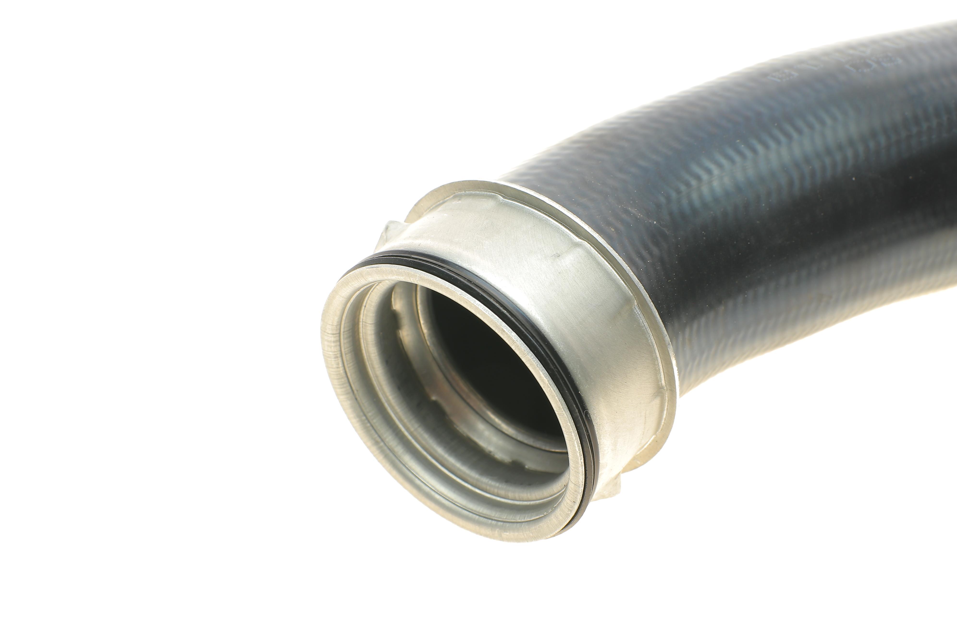 Патрубок інтеркулера (нижній) (R) Audi A3/Skoda Octavia/VW Golf V/Touran 2.0 TDI 05-12