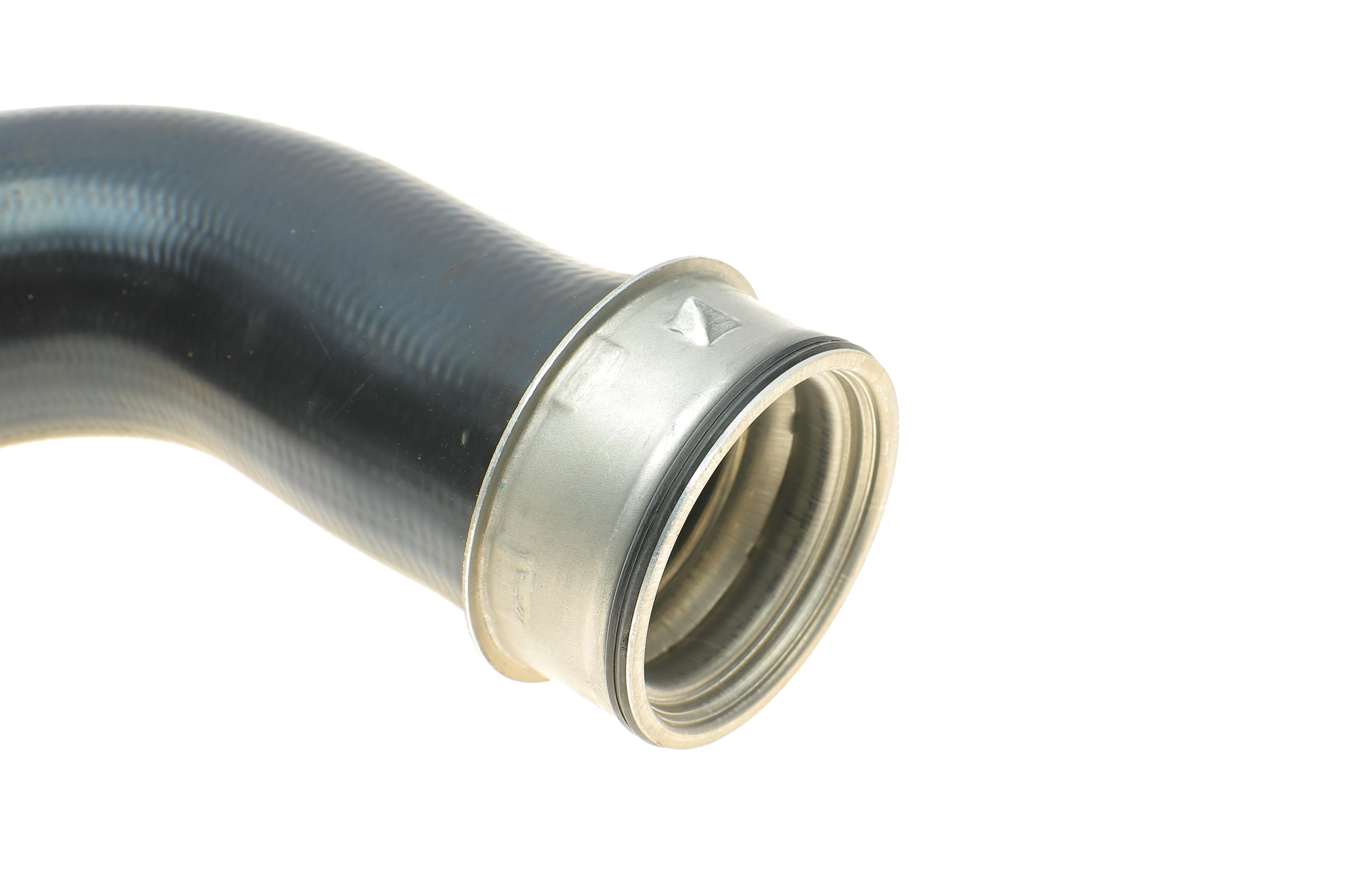 Патрубок інтеркулера (нижній) (R) Audi A3/Skoda Octavia/VW Golf V/Touran 2.0 TDI 05-12