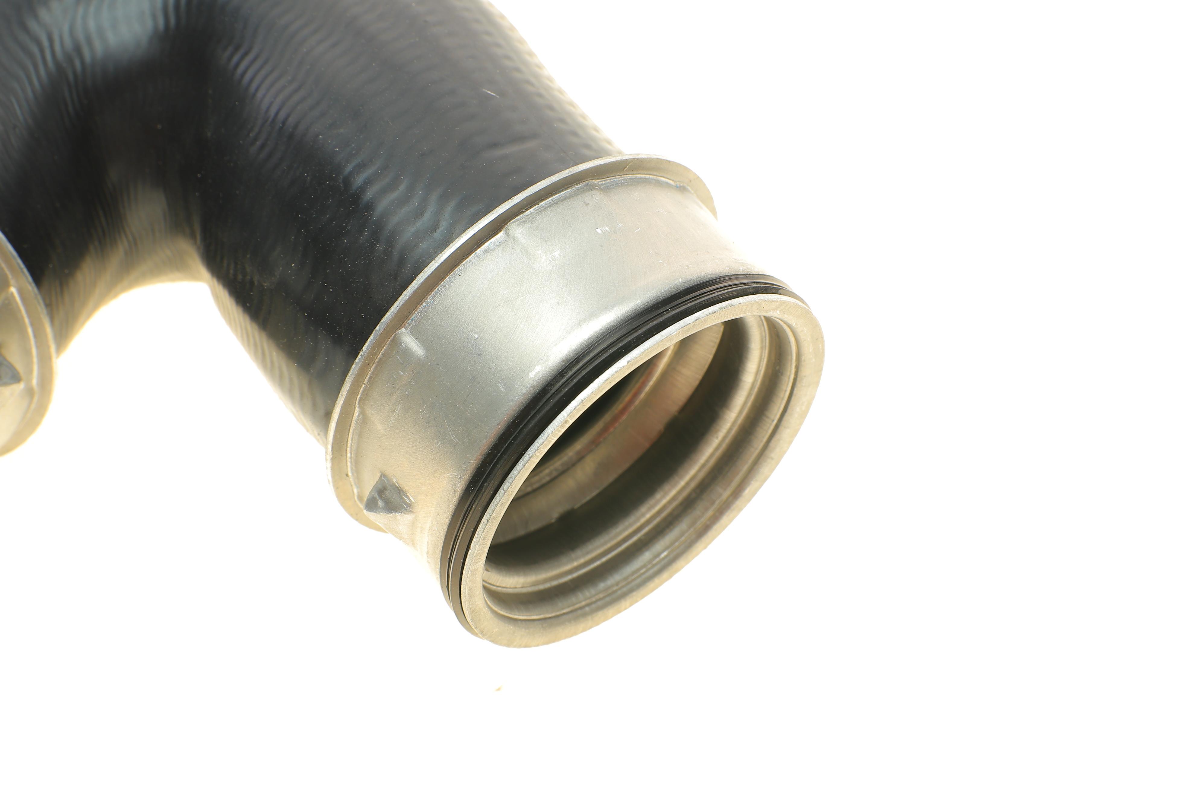 Патрубок інтеркулера (нижній) Skoda Superb/VW Passat 1.9TDI 00-08