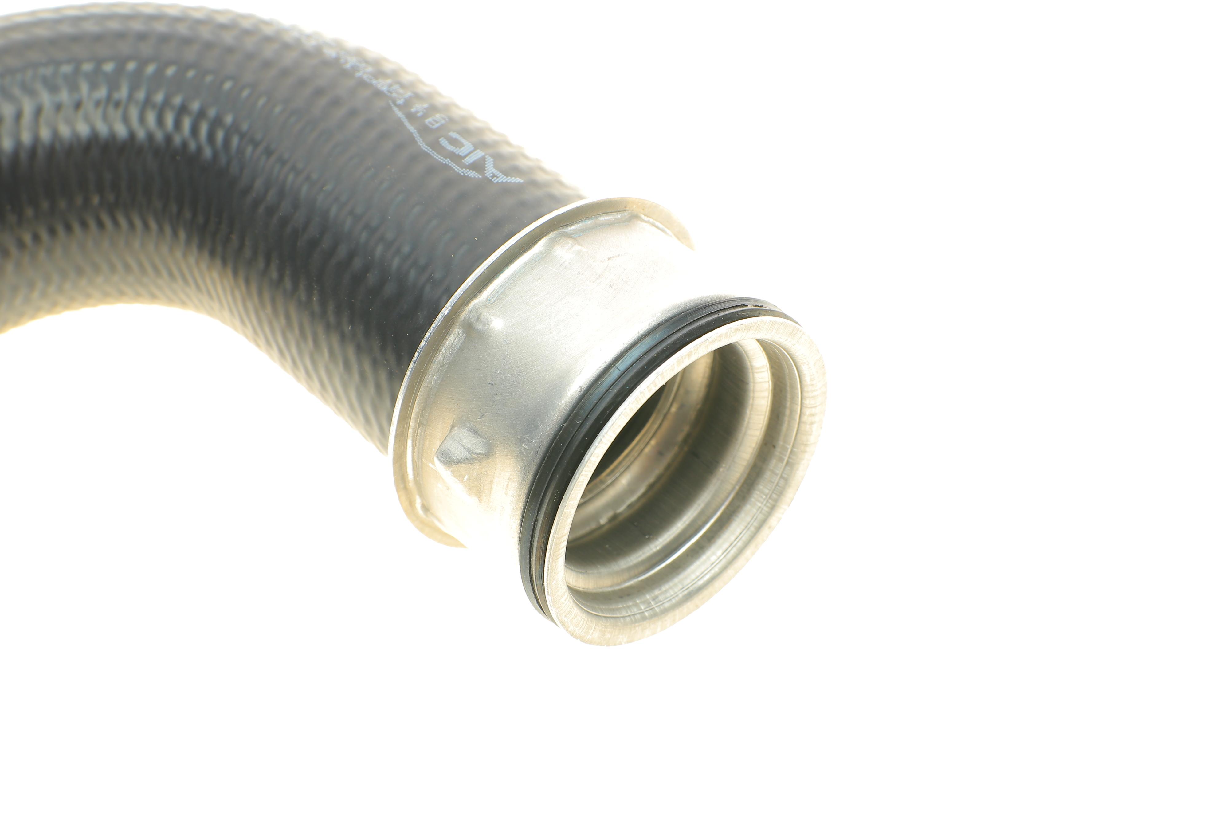 Патрубок інтеркулера (зверху) (R) VW Golf V/Passat 2.0 TDI 05-13