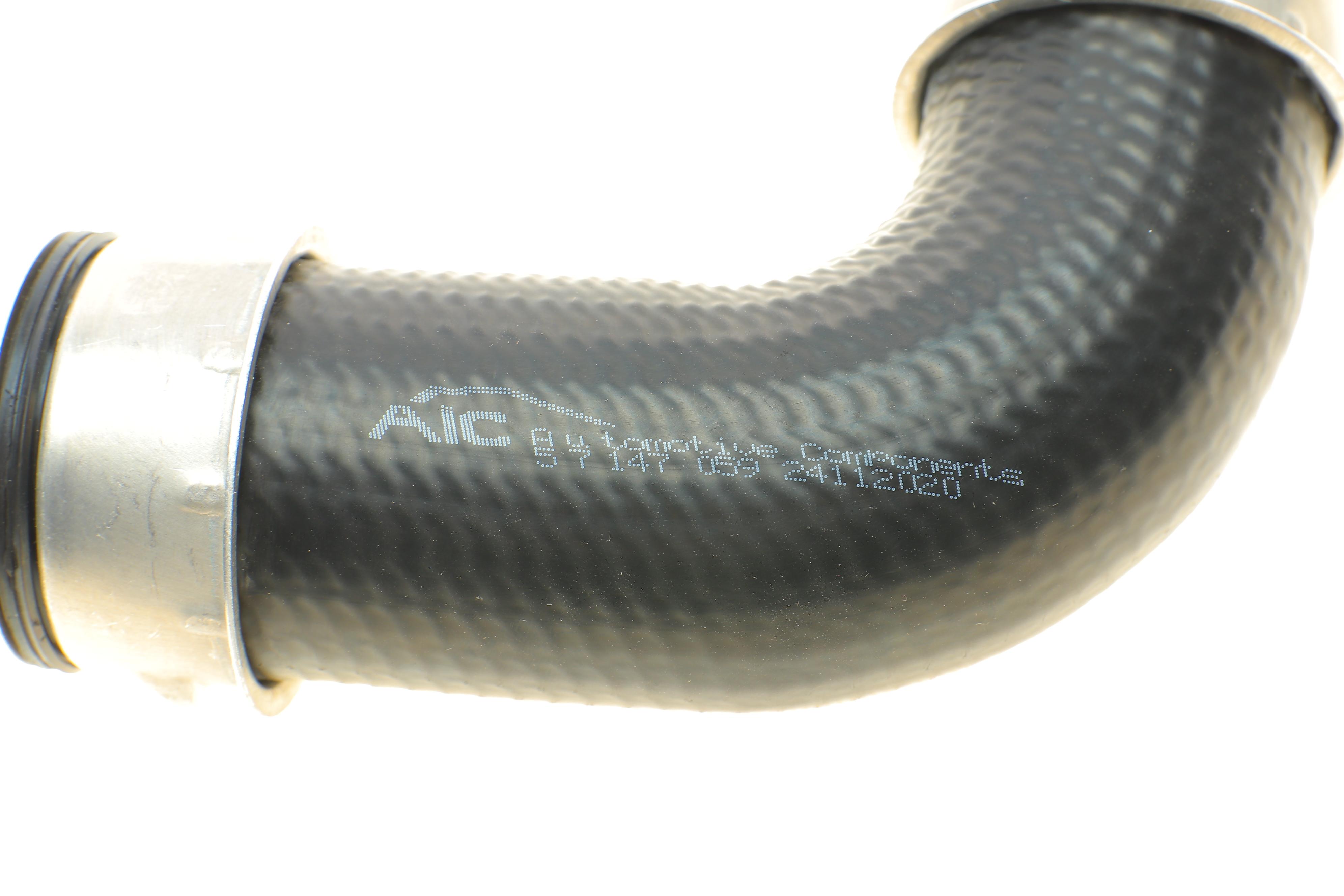 Патрубок інтеркулера (зверху) (R) VW Golf V/Passat 2.0 TDI 05-13