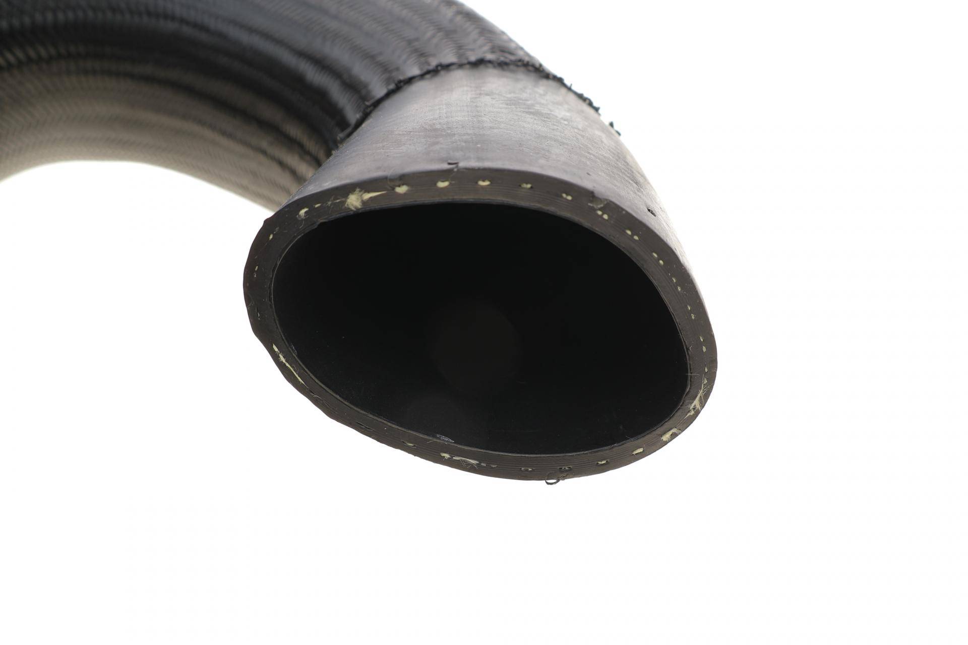 Патрубок інтеркулера (R) Renault Trafic II 2.0dCi 06-