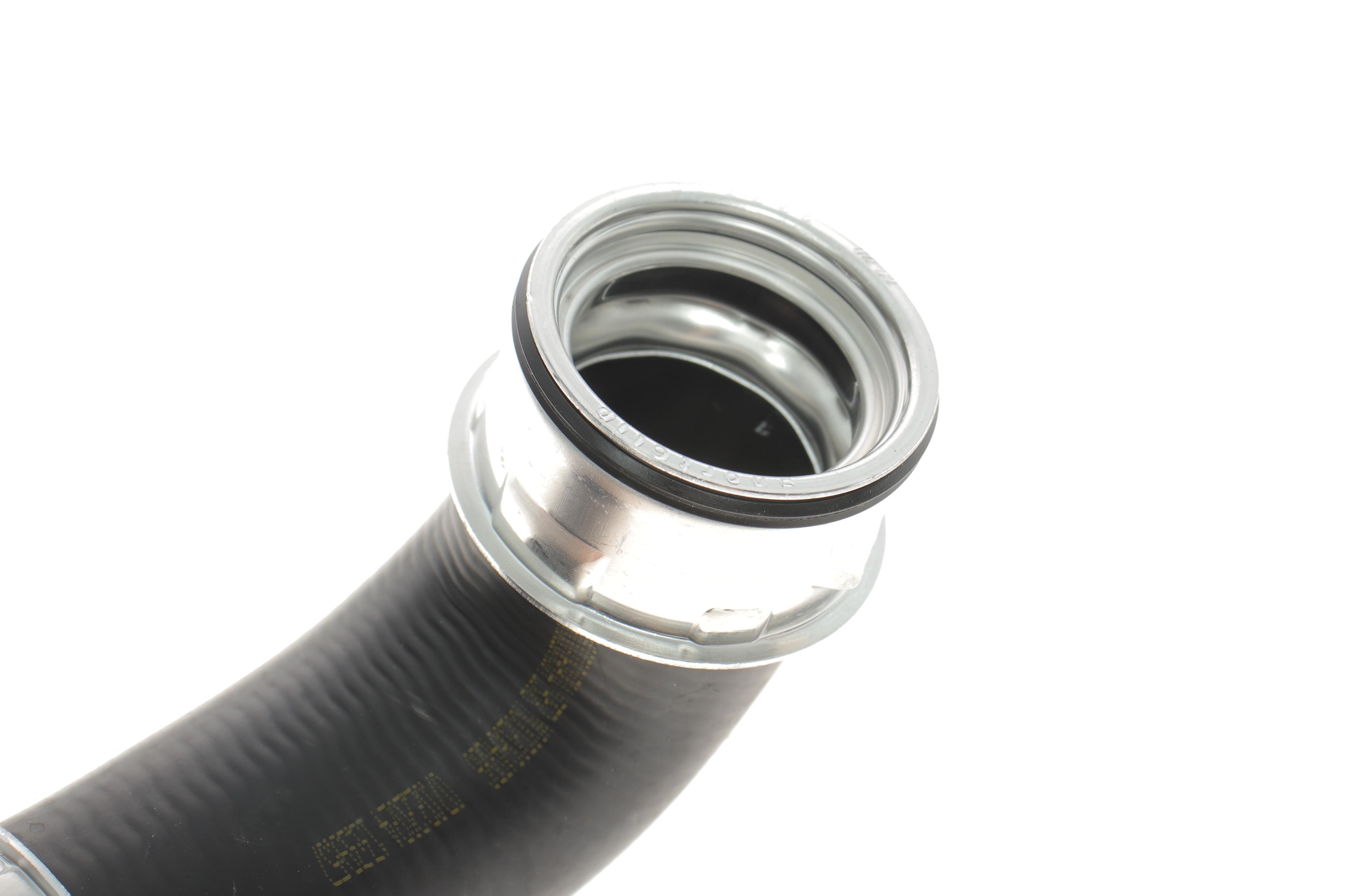 Патрубок інтеркулера (зверху) (R) VW Golf V/Passat 2.0 TDI 05-13