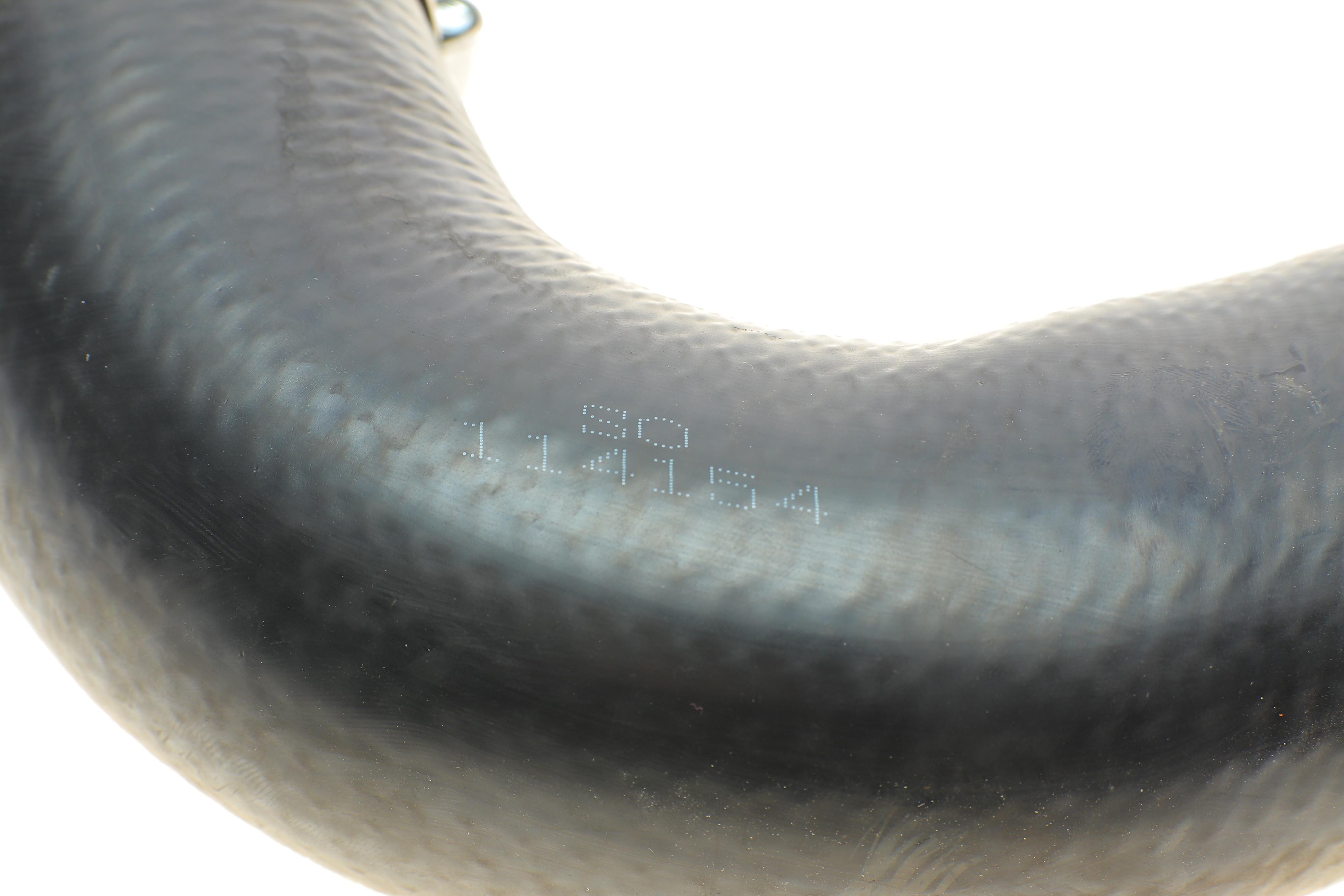 Патрубок інтеркулера (нижній) (R) VW T5 2.0TDI 09-