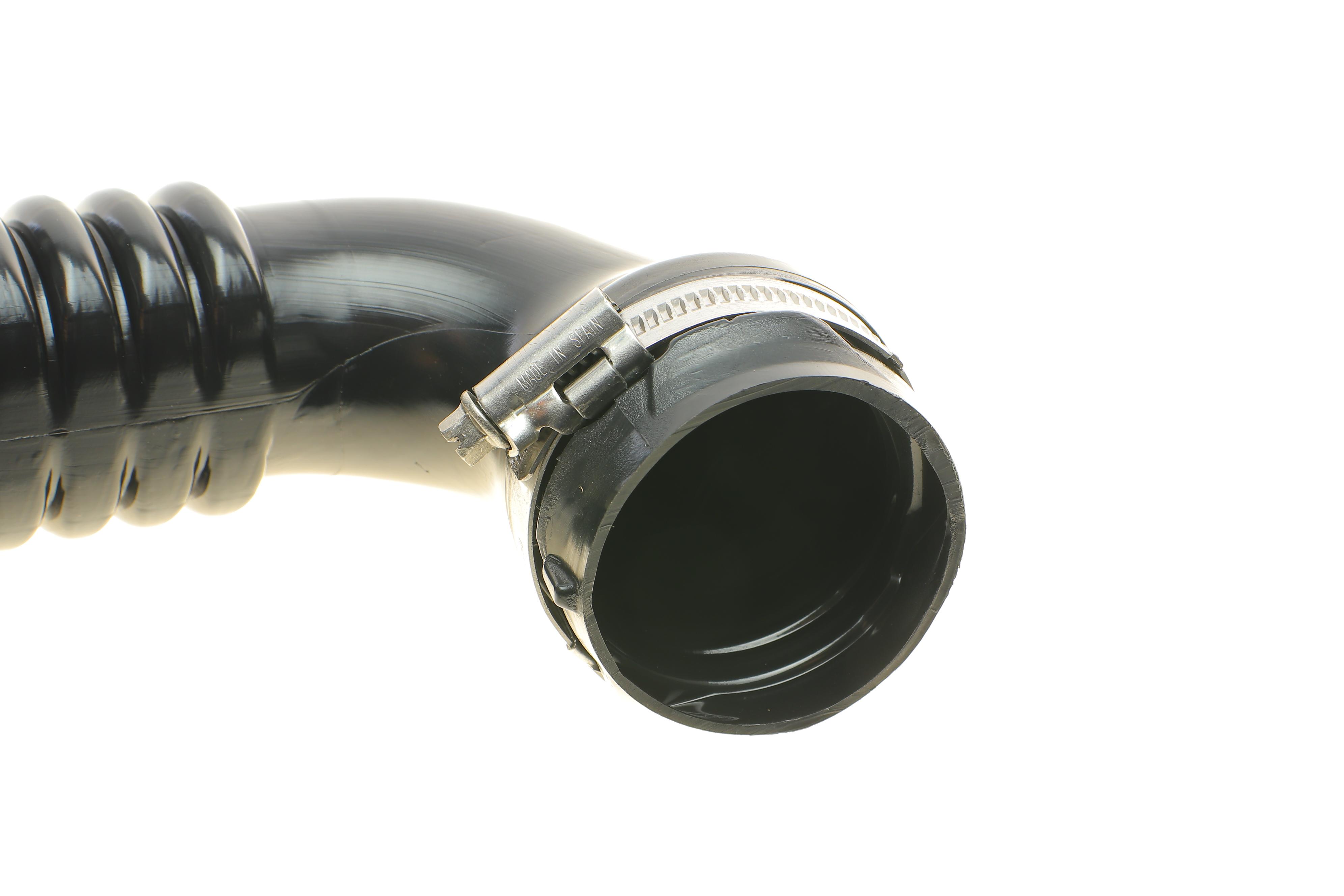 Патрубок інтеркулера (R) Renault Trafic 2.0 dCi 06-