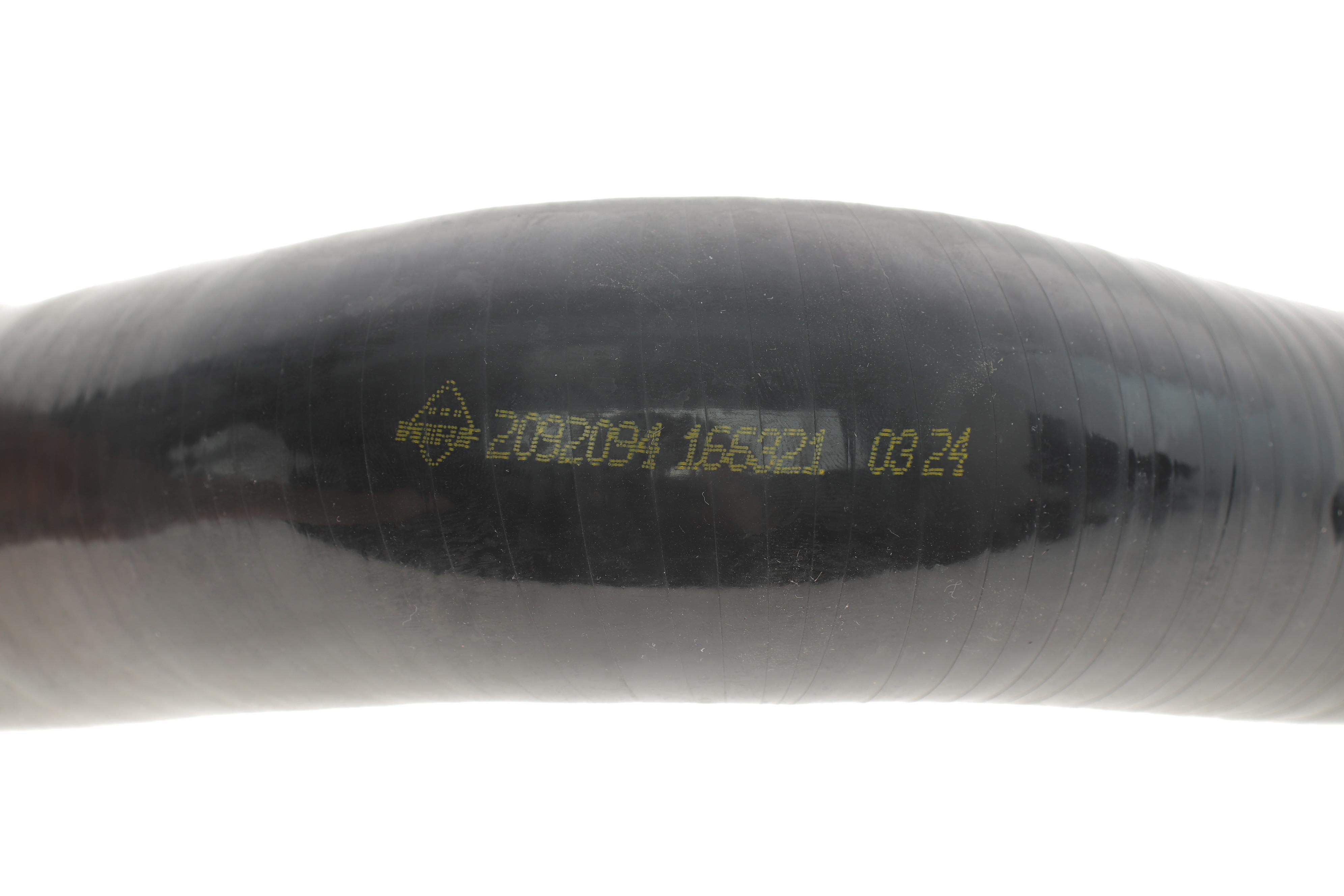 Патрубок интеркулера (випуск) Renault Trafic 2.5dCi 03-