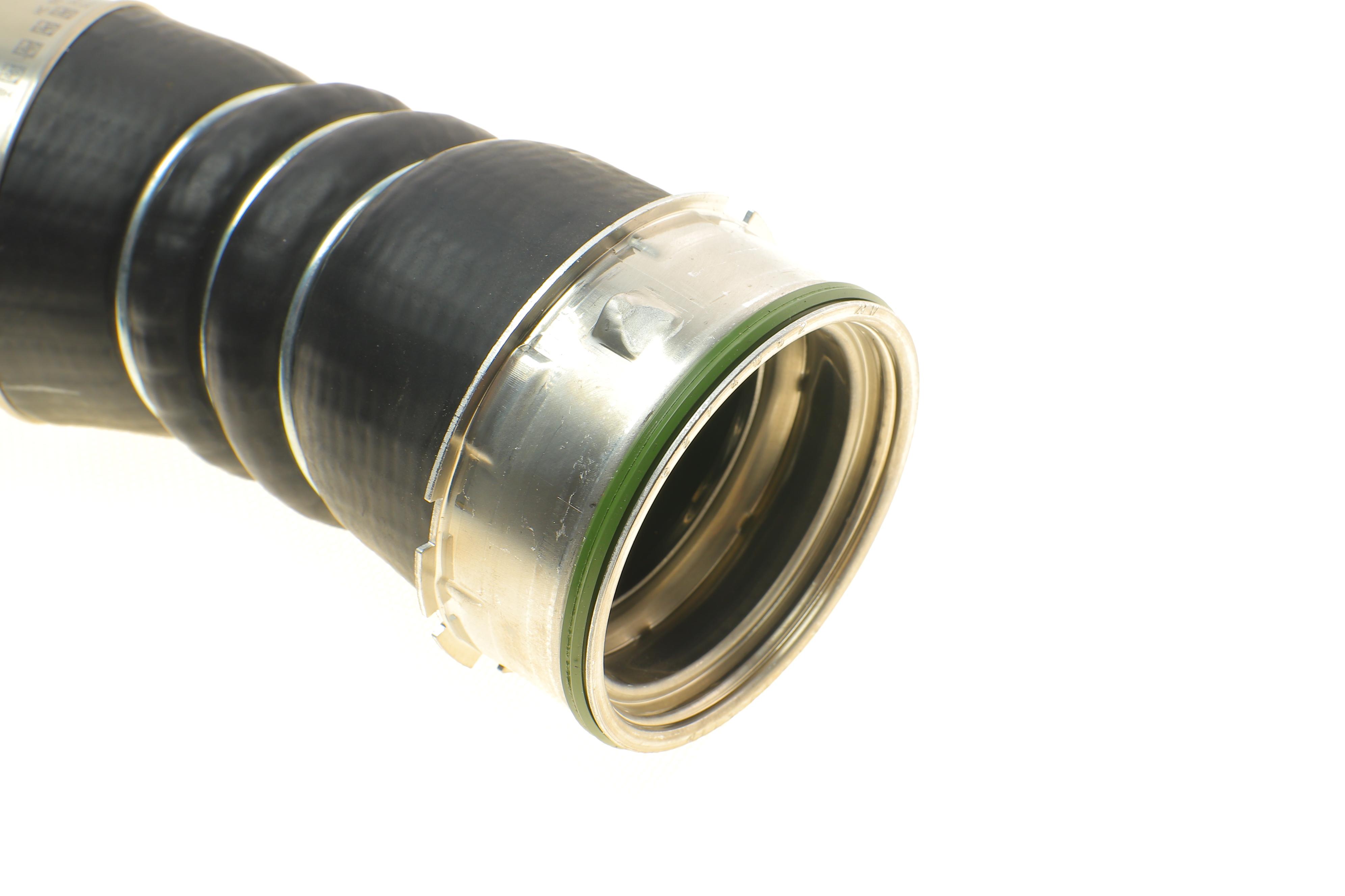 Патрубок інтеркулера (R) BMW X5 (F15/F85)/X6 (F16/F86) 3.0d 13-19 (N57)