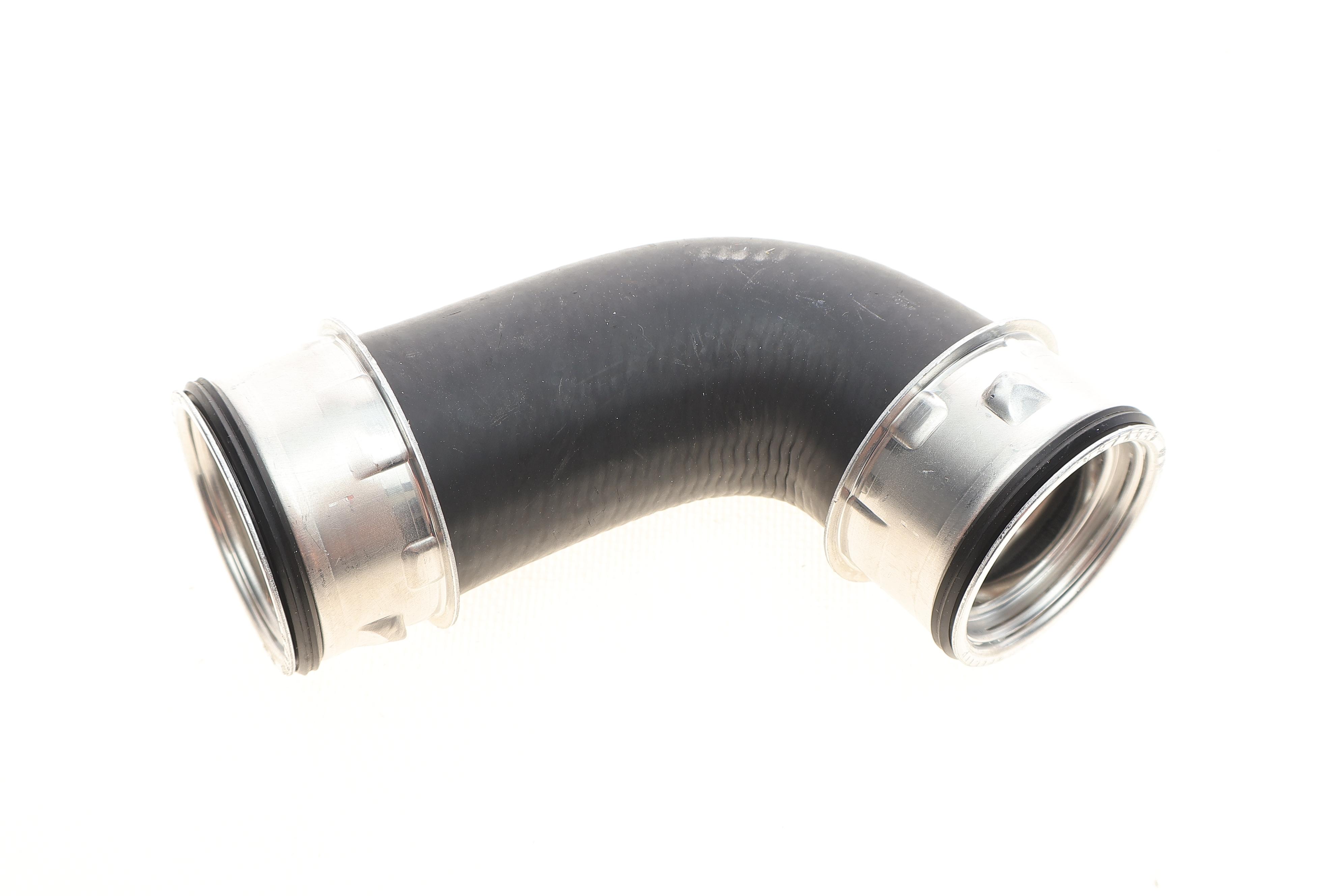 Патрубок інтеркулера (зверху) (R) VW Golf V/Passat 2.0 TDI 05-13