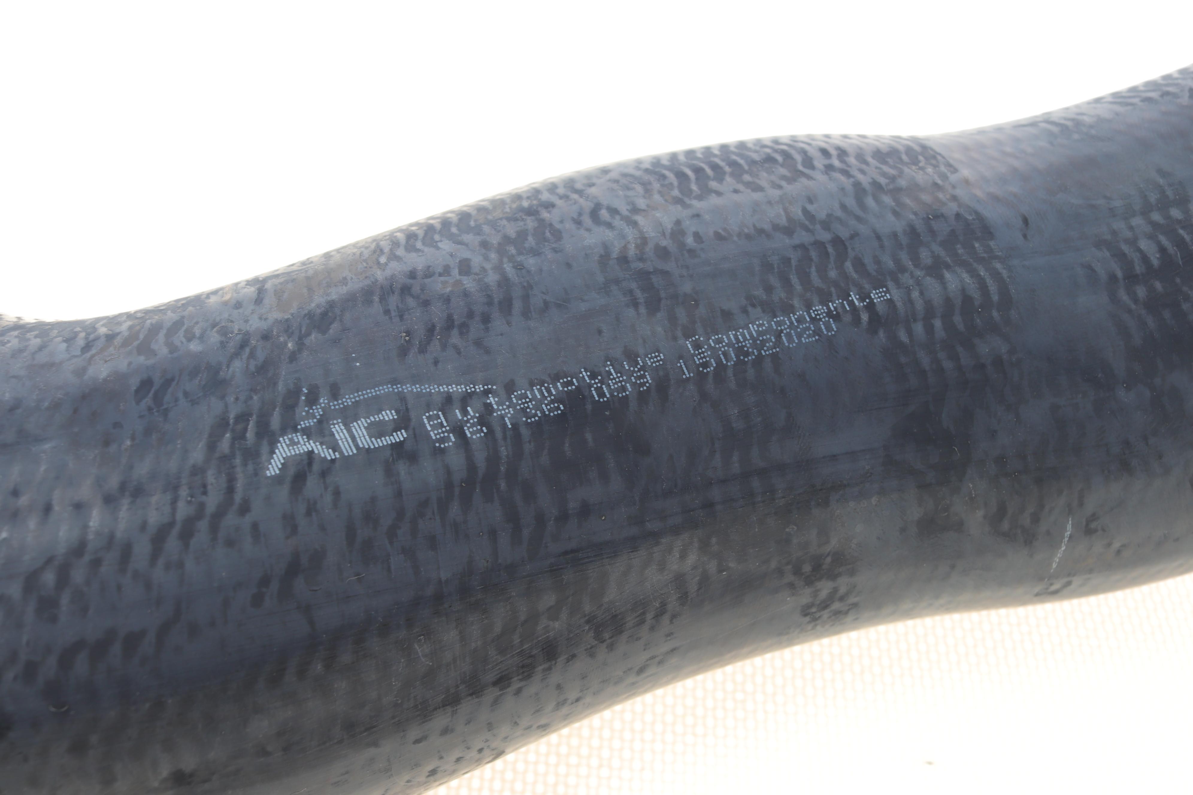 Патрубок інтеркулера (L) VW Caddy III 1.6/2.0 TDI 08-15