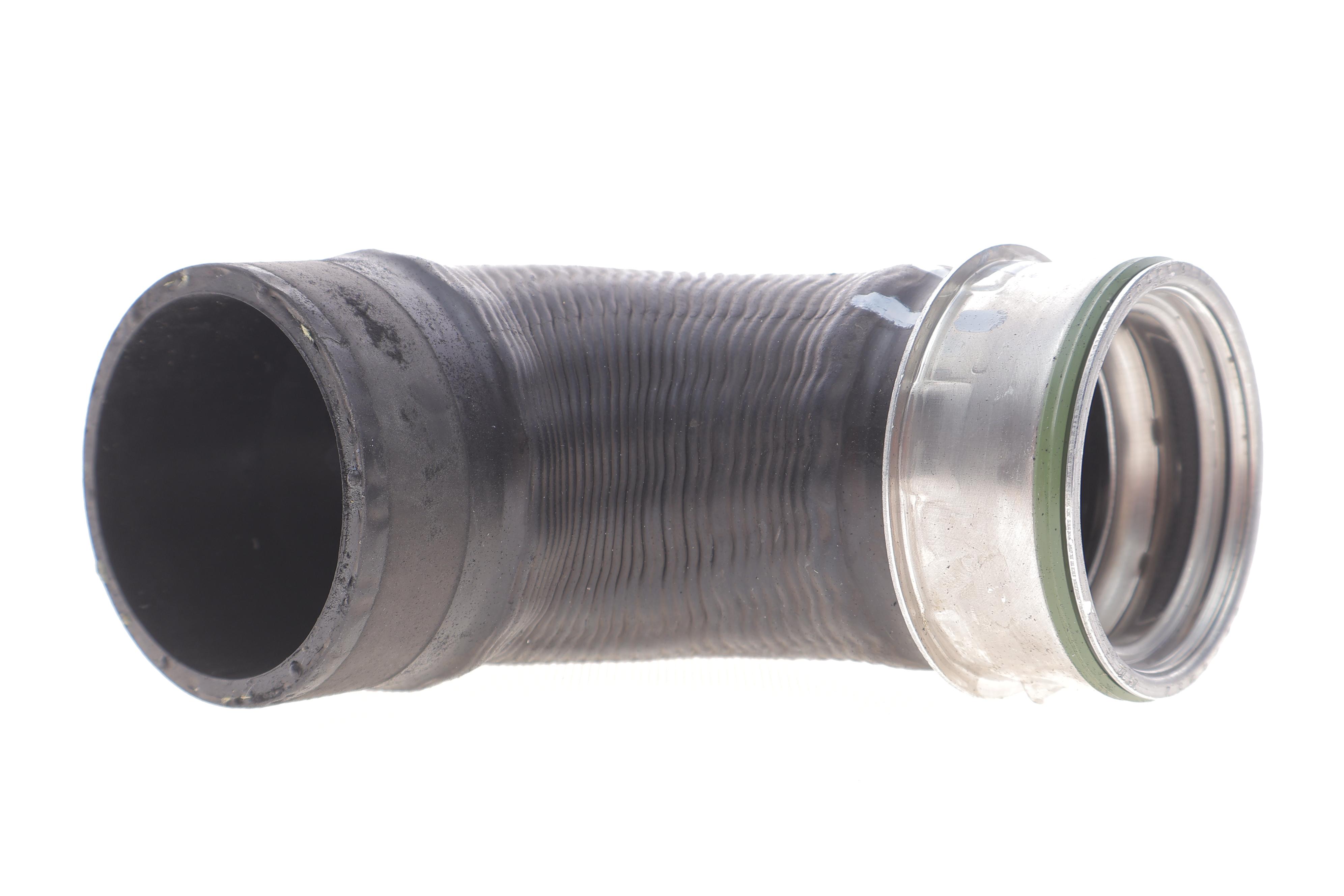 Патрубок інтеркулера (верхній) (R) VW Caddy III 1.9/2.0TDI 04-15