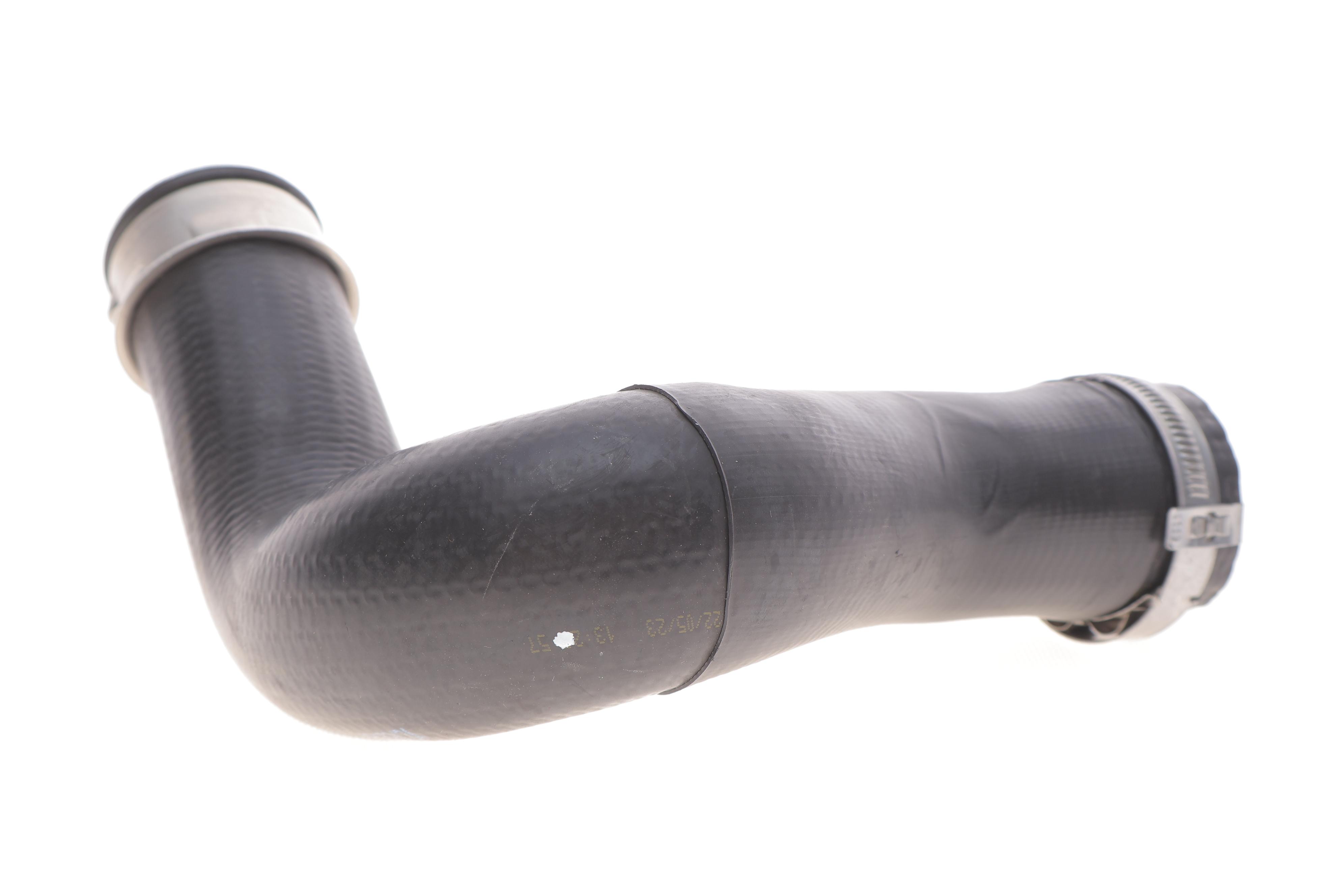 Патрубок інтеркулера Audi Q7/VW Touareg 3.0 TDI 04-15