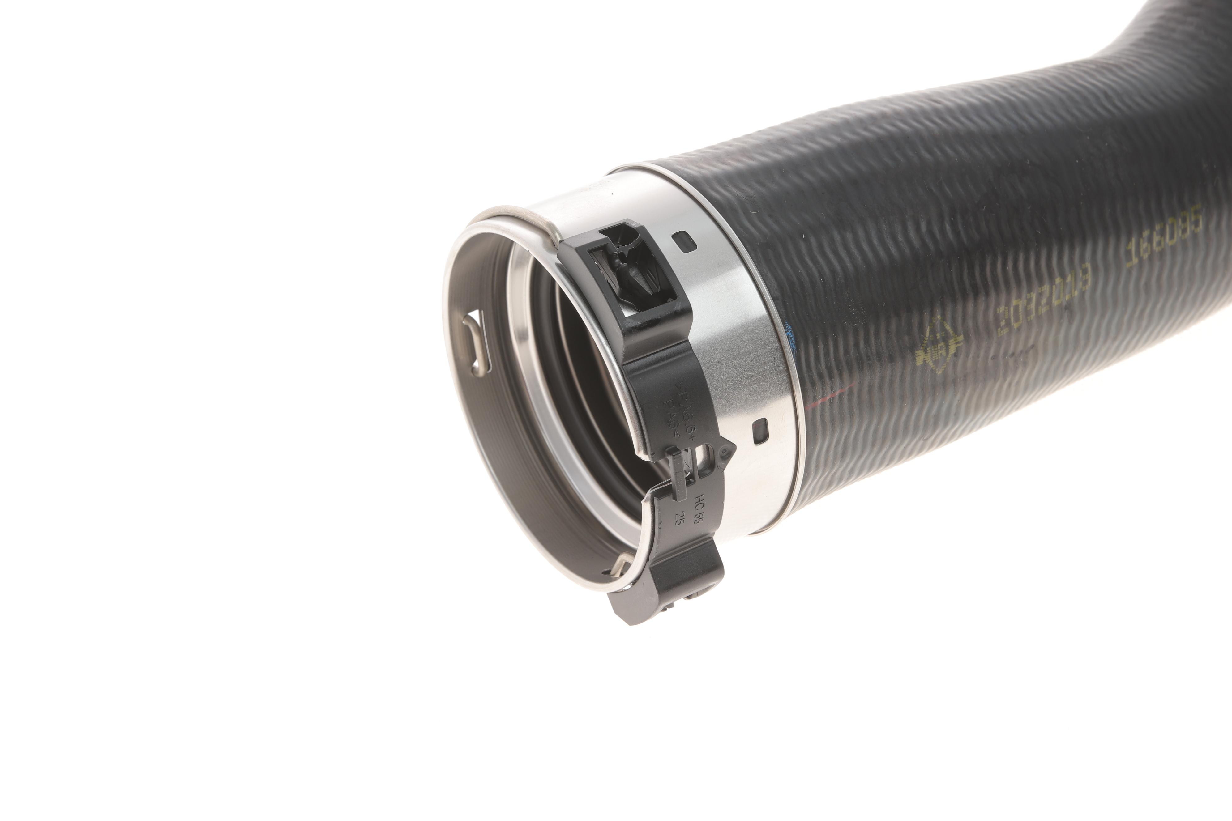 Патрубок інтеркулера (R) BMW 5 (F10/F07) 2.0d 10-16 (B47/N47)