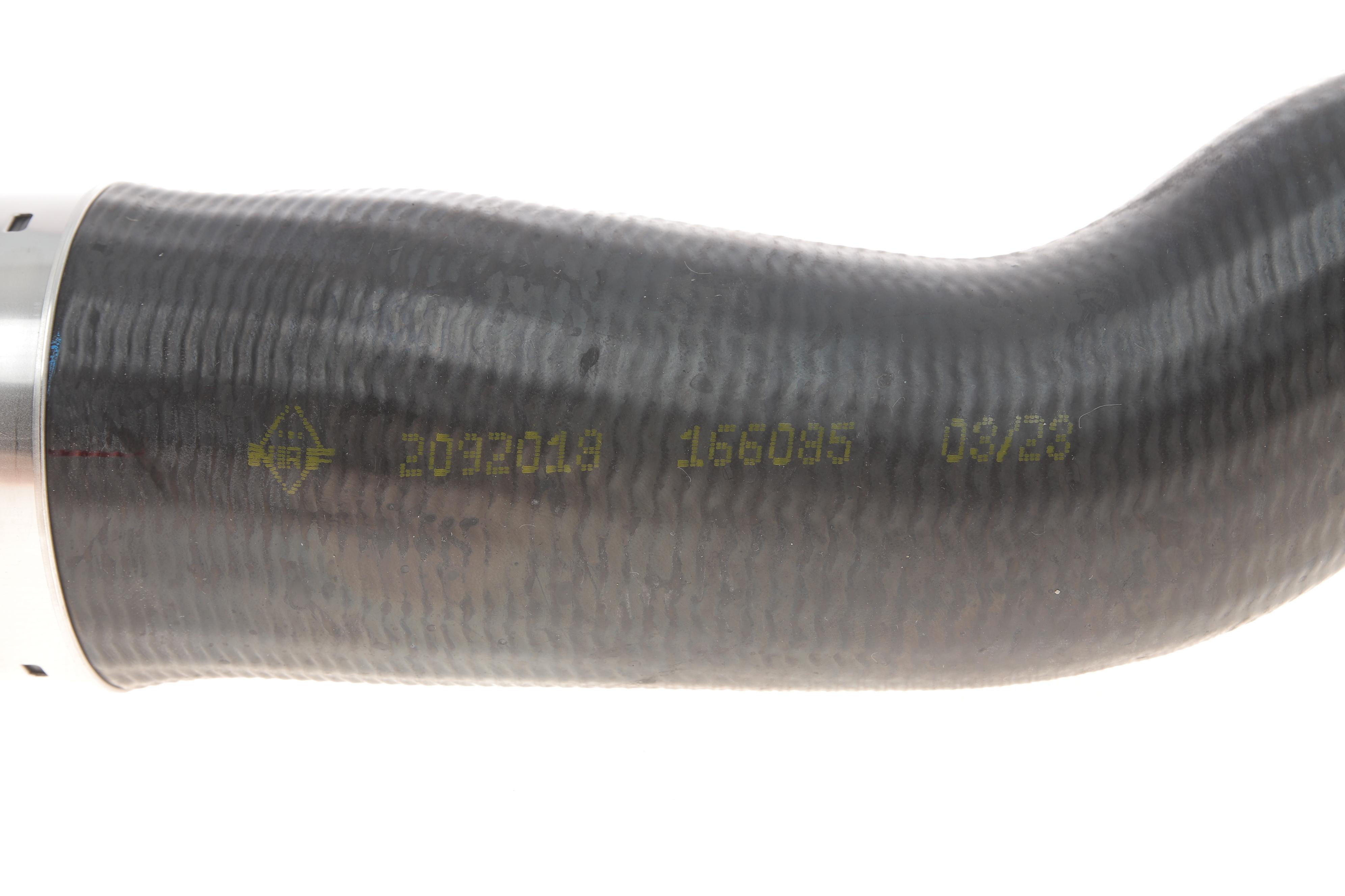 Патрубок інтеркулера (R) BMW 5 (F10/F07) 2.0d 10-16 (B47/N47)