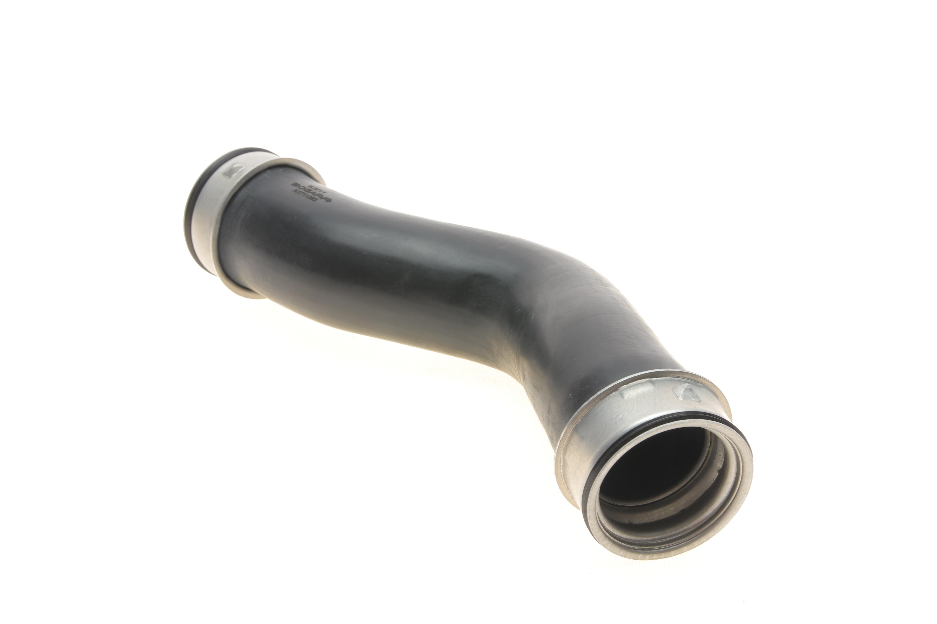 Патрубок інтеркулера (R) VW Passat 1.8TSI 09-14/Golf 1.8TSI/2.0GTI 04-13