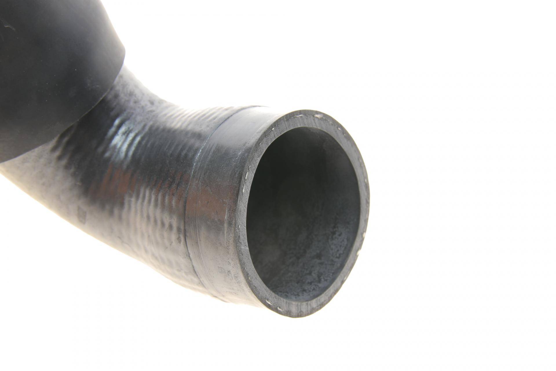 Патрубок інтеркулера (верхній) (R) VW Caddy III 1.9/2.0TDI 04-