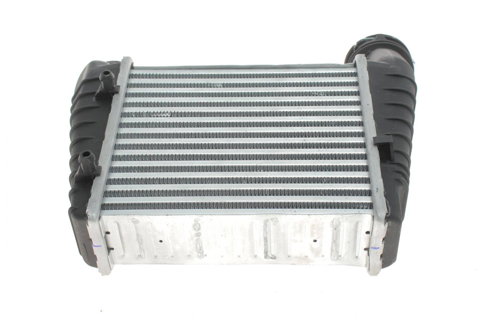 Радіатор інтеркулера VW Passat 1.9/2.0 TDI 00-05