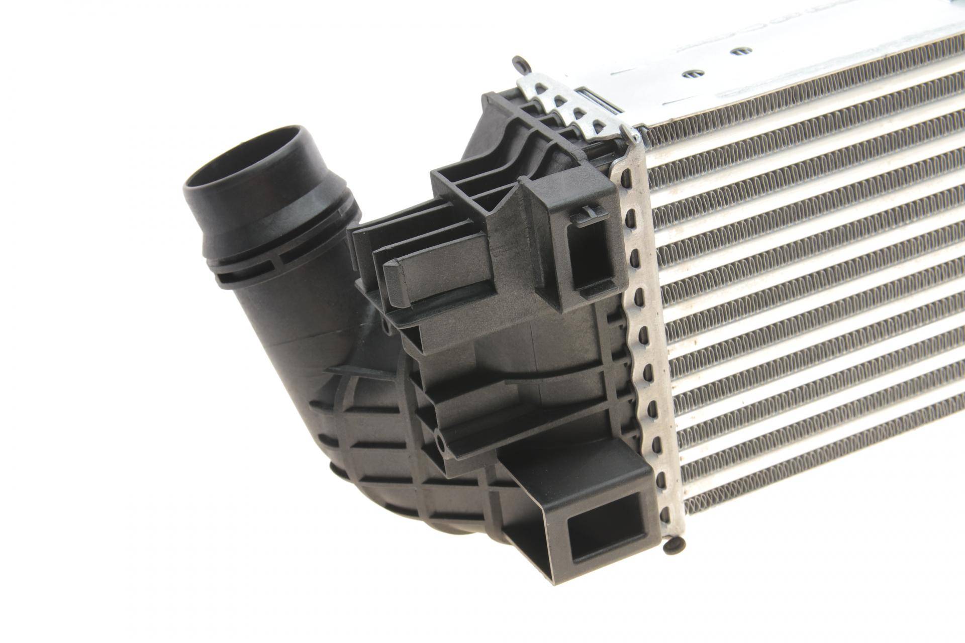 Радіатор інтеркулера Opel Vivaro 1.6 CDTi/Renault Trafic 16 dCi 14-