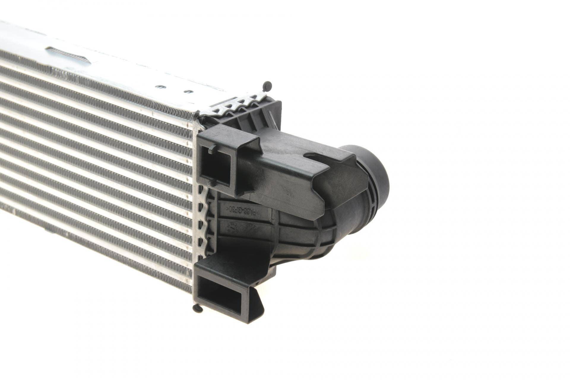 Радіатор інтеркулера Opel Vivaro 1.6 CDTi/Renault Trafic 16 dCi 14-