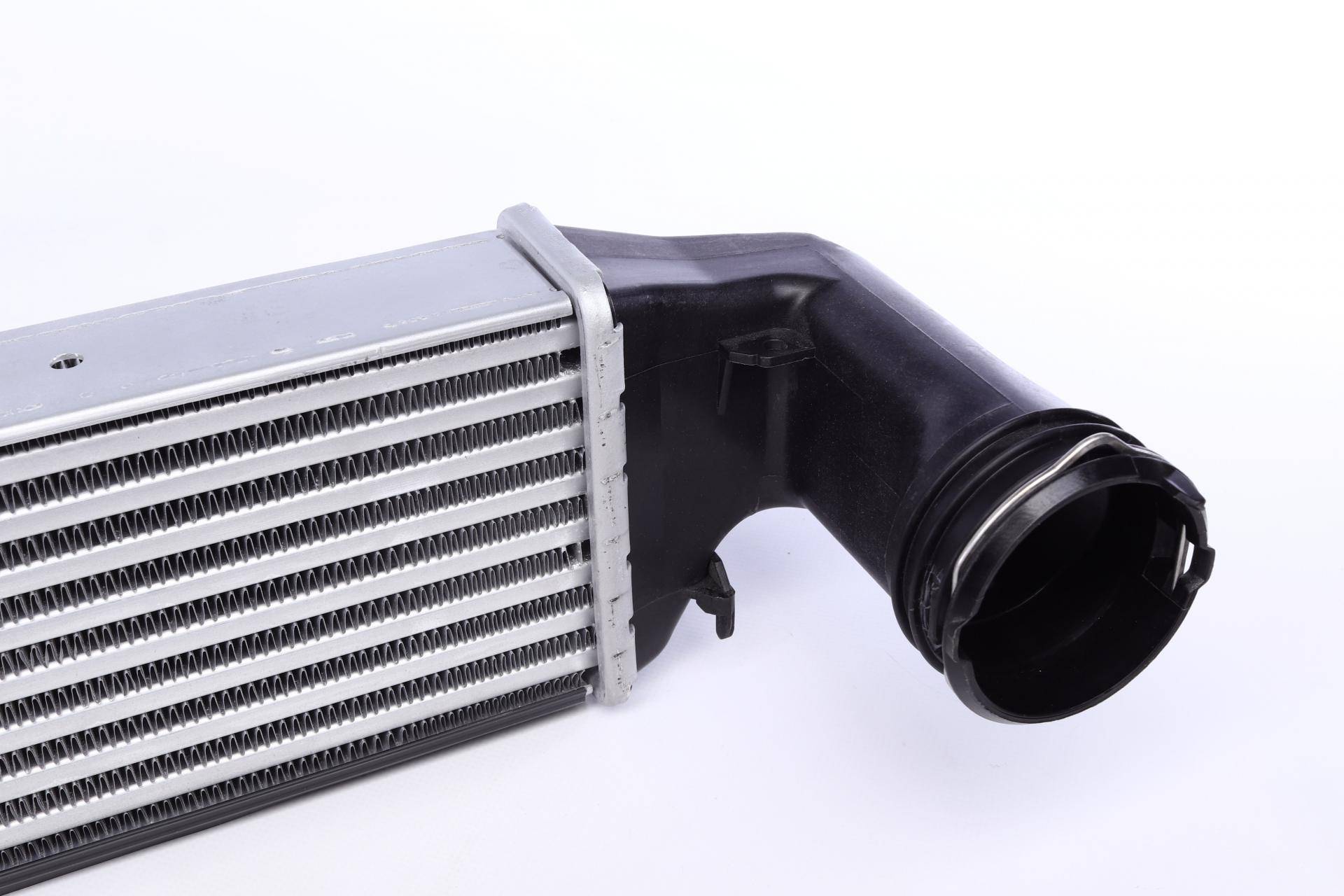 Радіатор інтеркулера BMW 3 (E46) 99-07/X3 (E83) 2.0/3.0 04-10