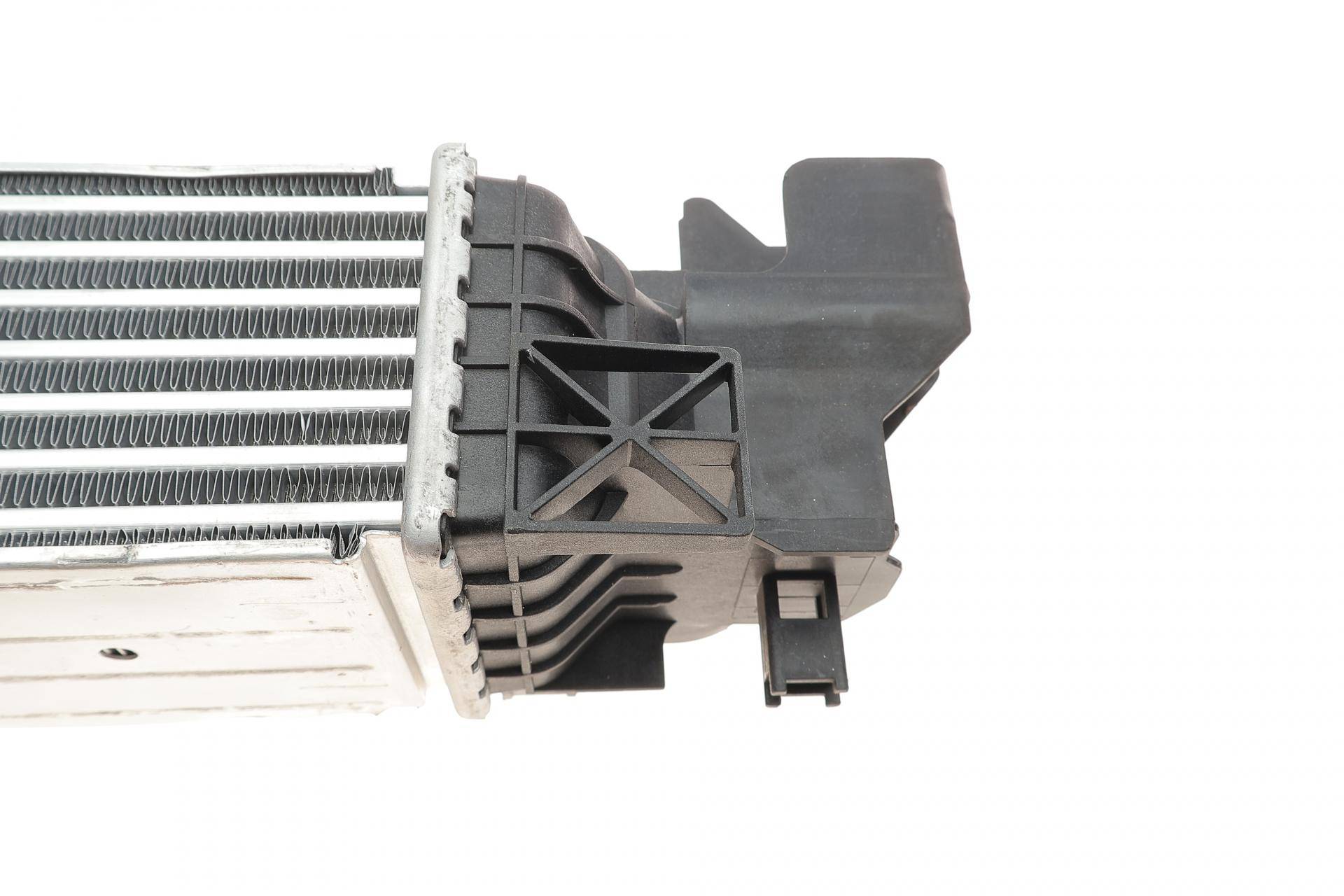 Радіатор інтеркулера BMW 1 (F40/F48) 15- (B38)