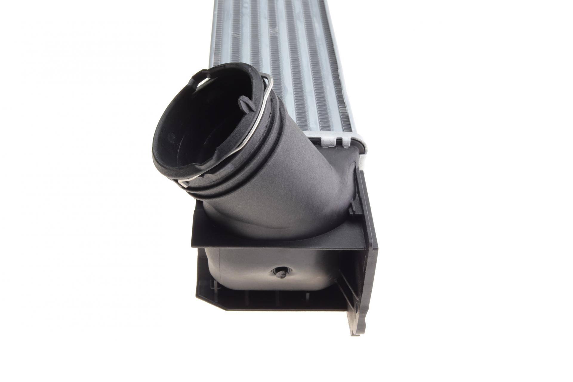 Радіатор інтеркулера BMW 1 (E81/E82/E87/E88)/3 (E90/E91)/X1 (E84) 2.0 04-15