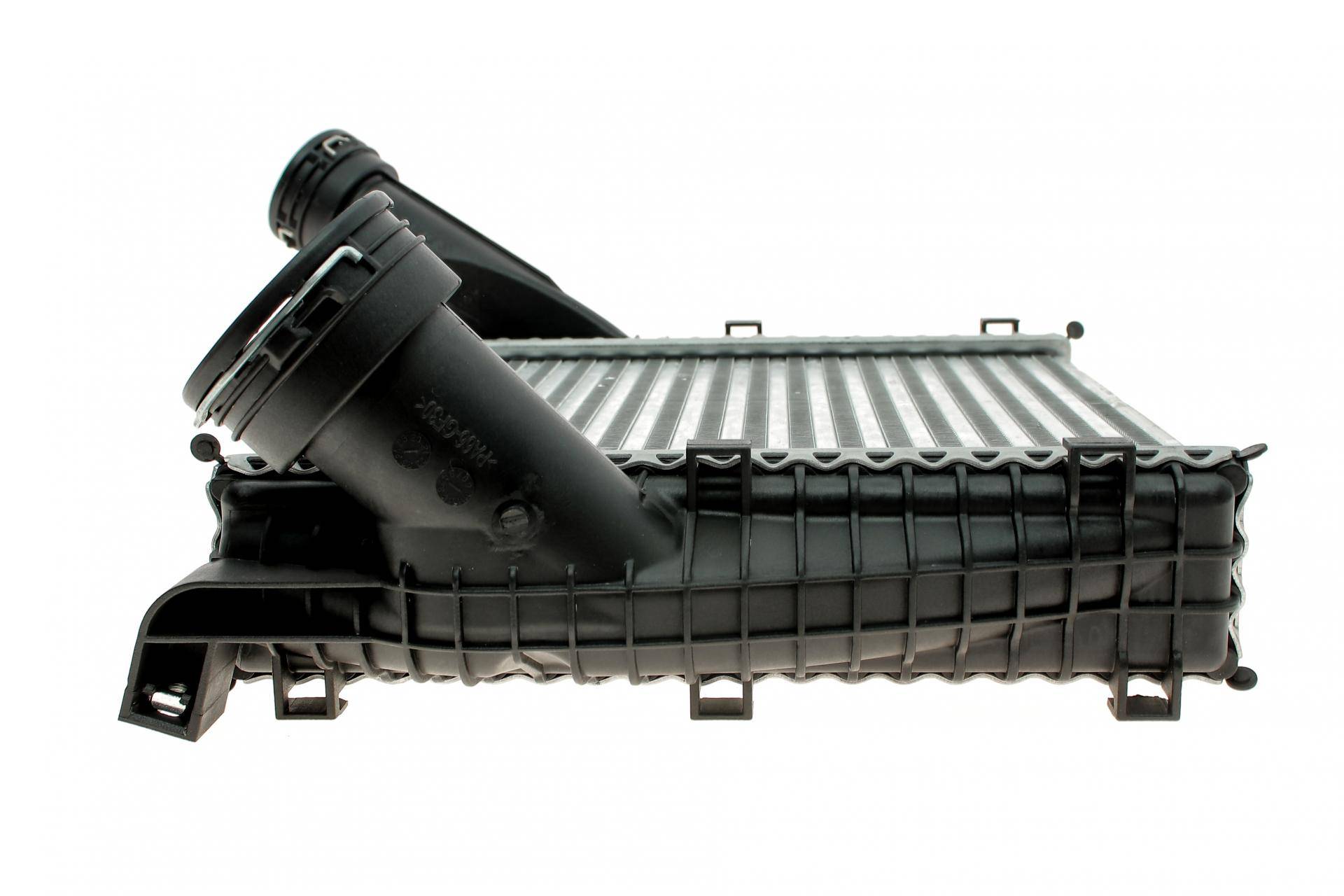 Радіатор інтеркулера Audi Q7/VW Touareg 3.0/4.1 03- (R)