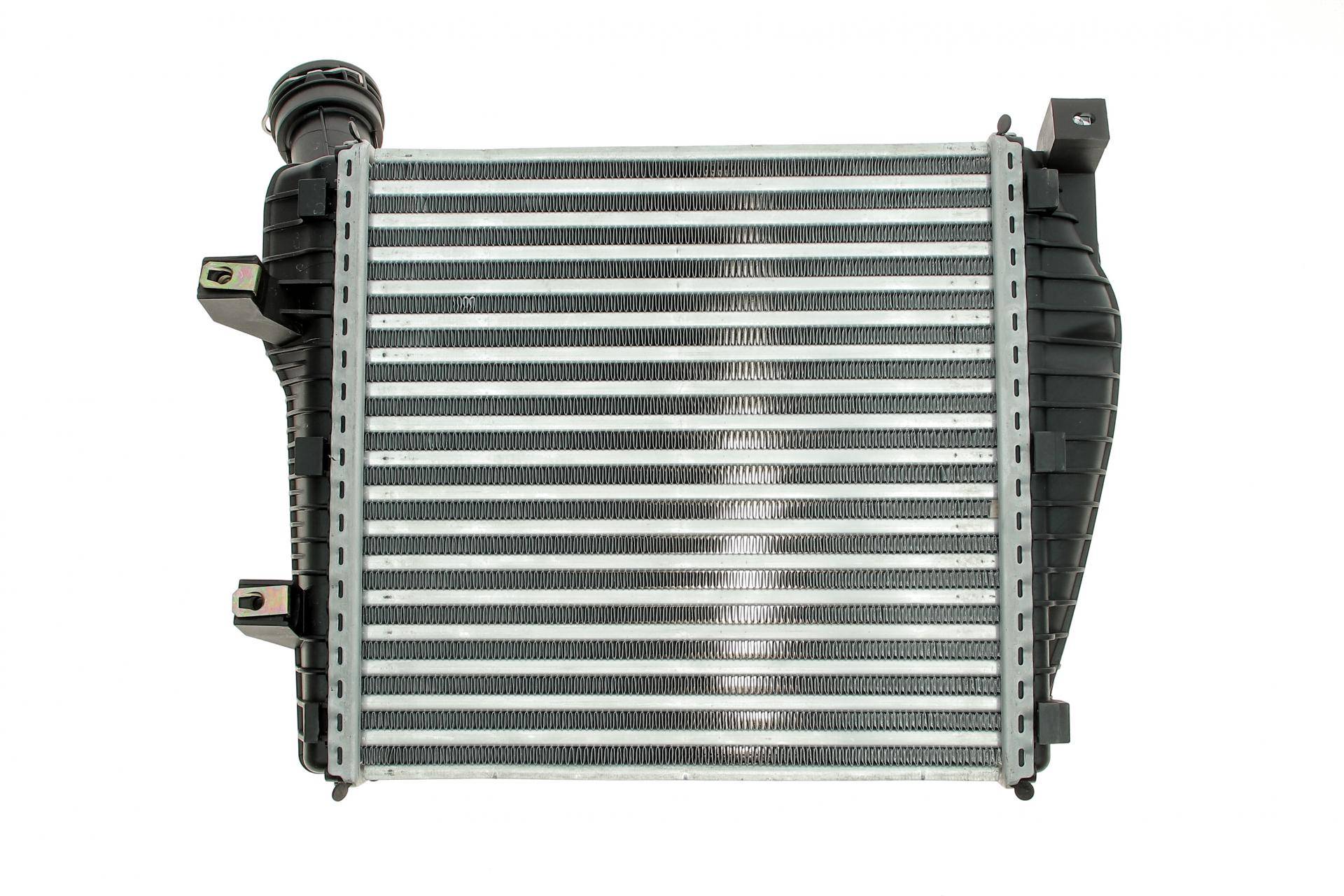 Радіатор інтеркулера Audi Q7/VW Touareg 3.0/4.1 03- (R)