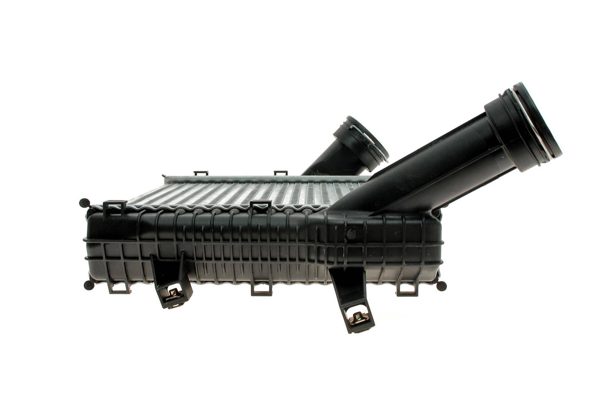 Радіатор інтеркулера Audi Q7/VW Touareg 3.0/4.1 03- (R)