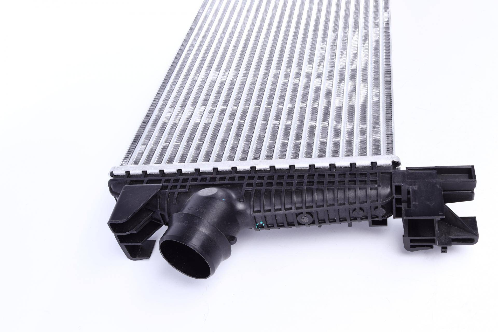 Радіатор інтеркулера Opel Astra/Zafira 1.4/1.6 09-