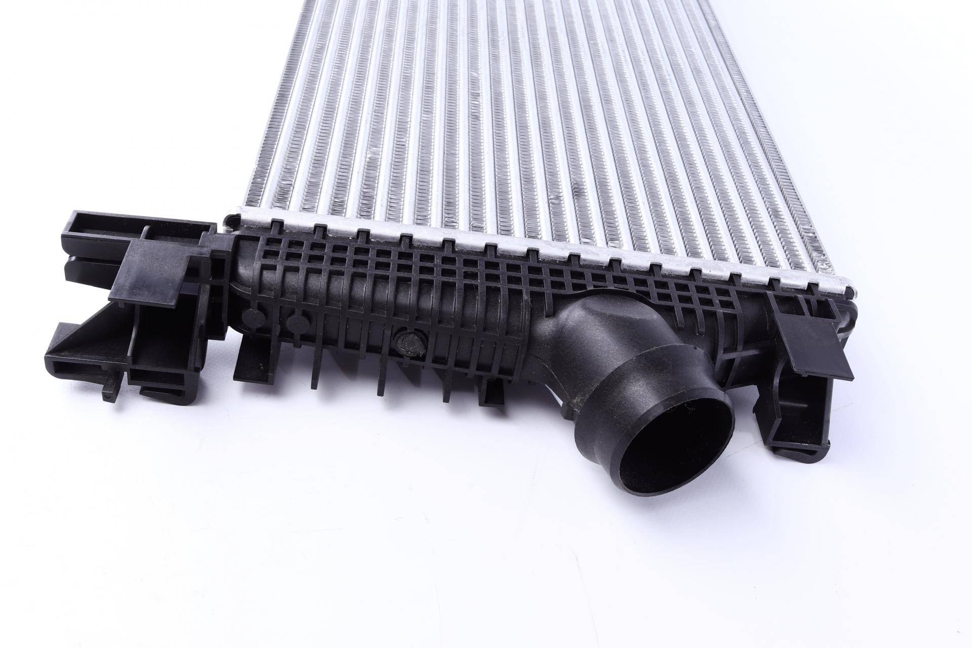 Радіатор інтеркулера Opel Astra/Zafira 1.4/1.6 09-