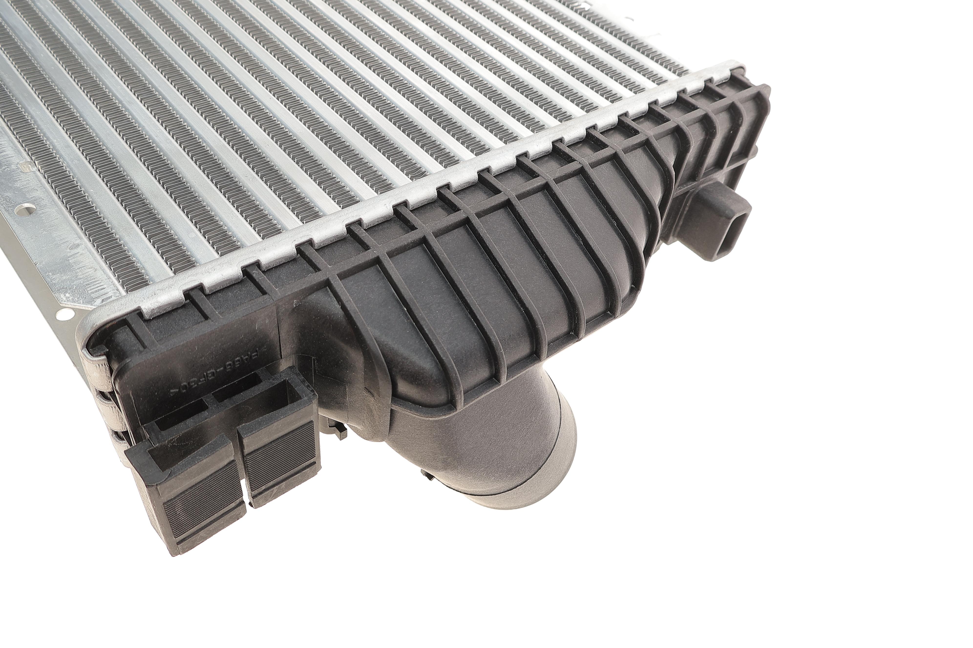 Радіатор інтеркулера MB Vito (W638) 2.2CDI 99-03