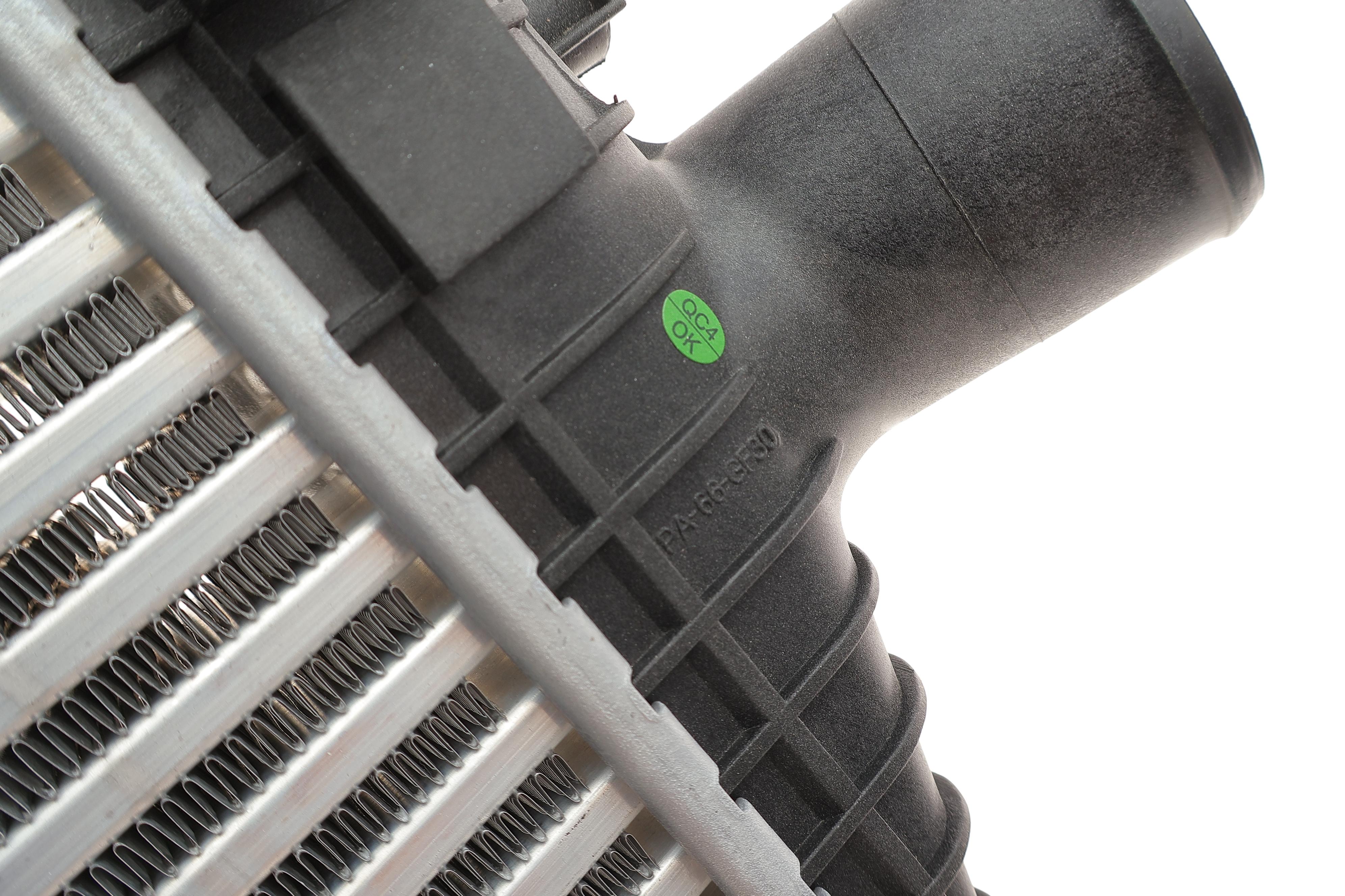 Радіатор інтеркулера MB Vito (W638) 2.2CDI 99-03