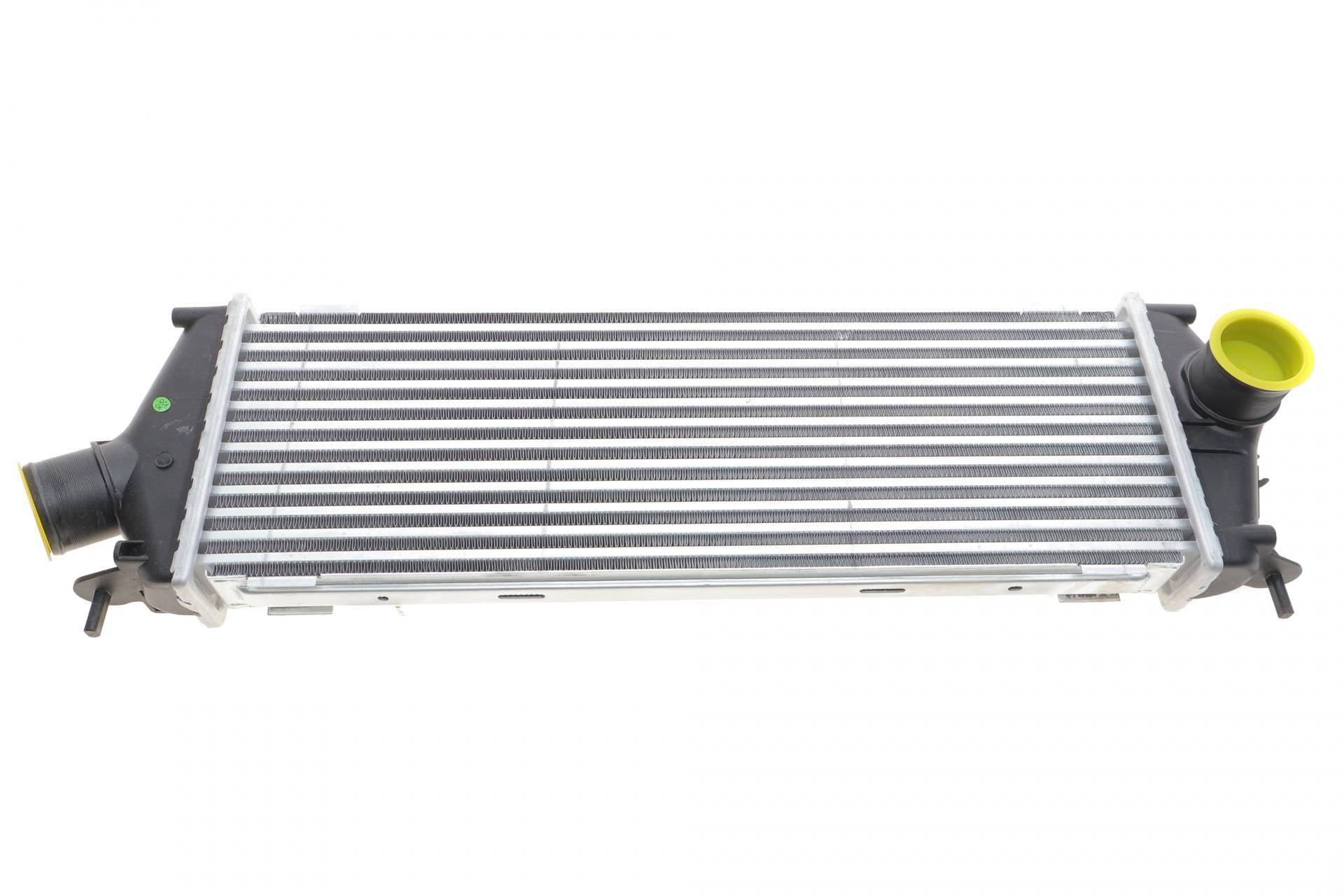 Радіатор інтеркулера Renault Trafic 2.0/2.5dCi 06-