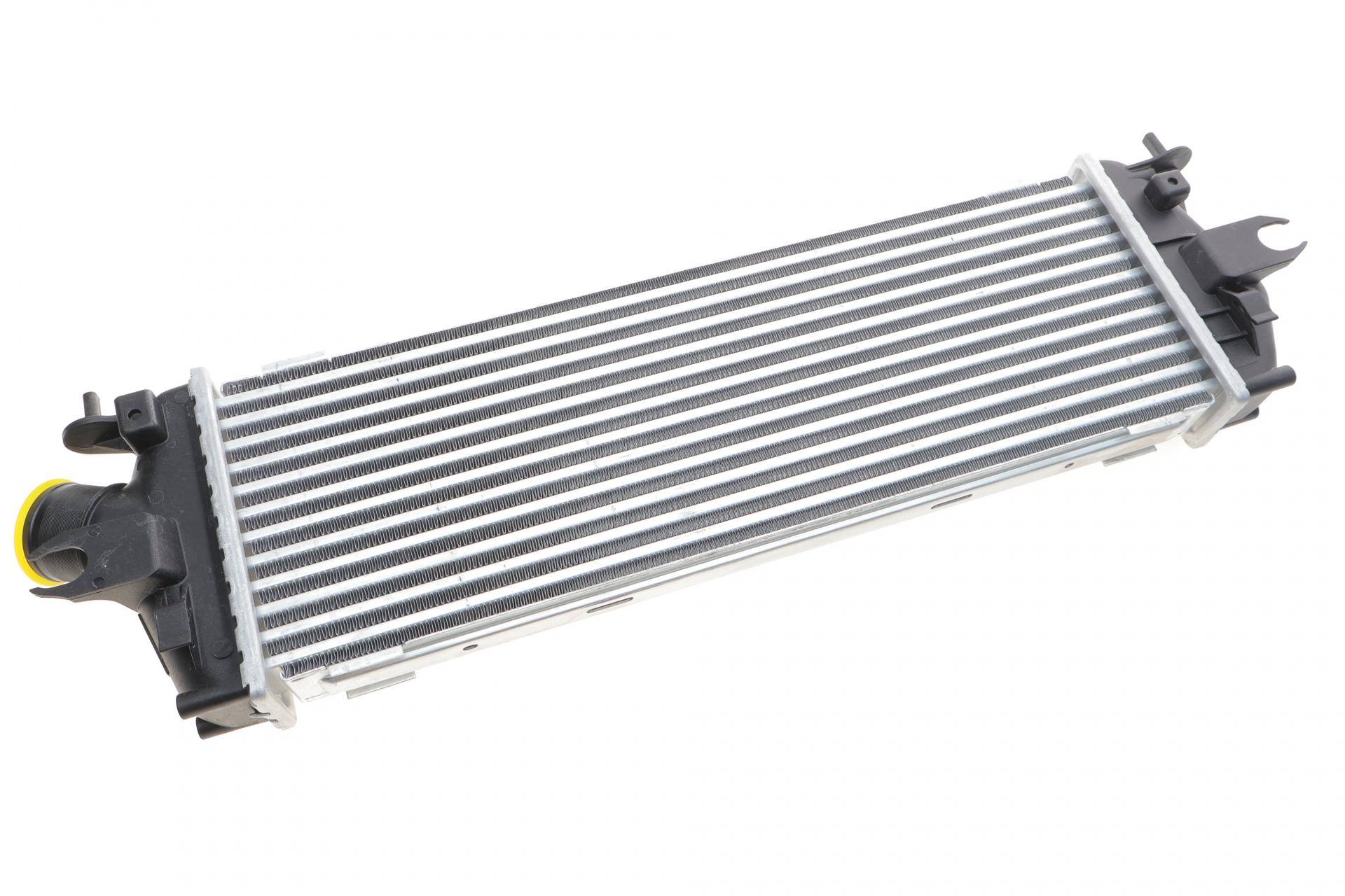 Радіатор інтеркулера Renault Trafic 2.0/2.5dCi 06-