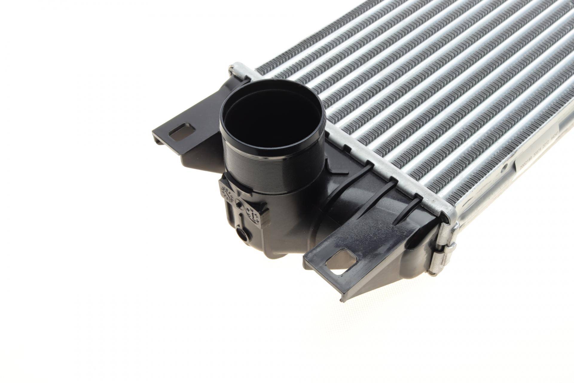 Радіатор інтеркулера Opel Vivaro/Renault Trafic 1.9/2.5D 01-