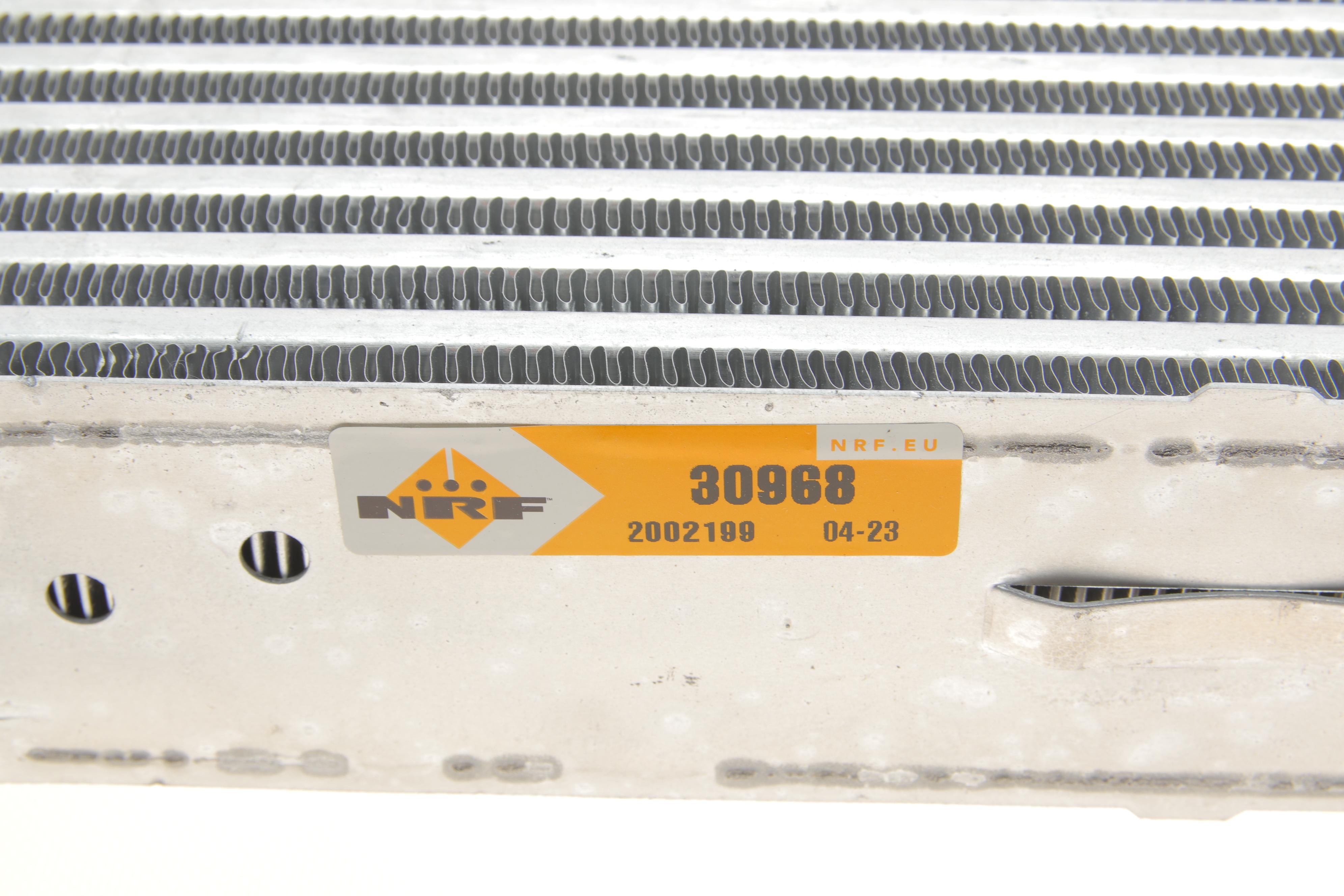 Радіатор інтеркулера Opel Vivaro 1.6 CDTi/Renault Trafic 16 dCi 14-