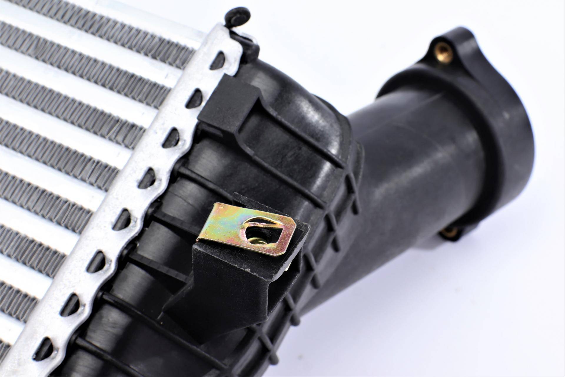 Радіатор інтеркулера Audi Q7/VW Touareg 3.0/4.1 03- (L)