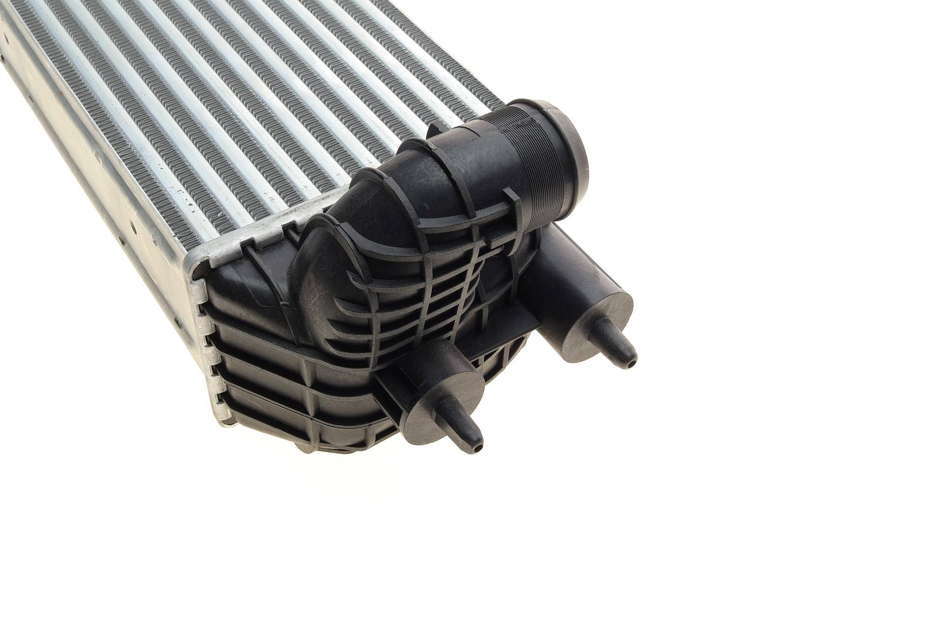 Радіатор інтеркулера Citroen C4/DS4/Peugeot 308/3008 2.0 HDI 07-